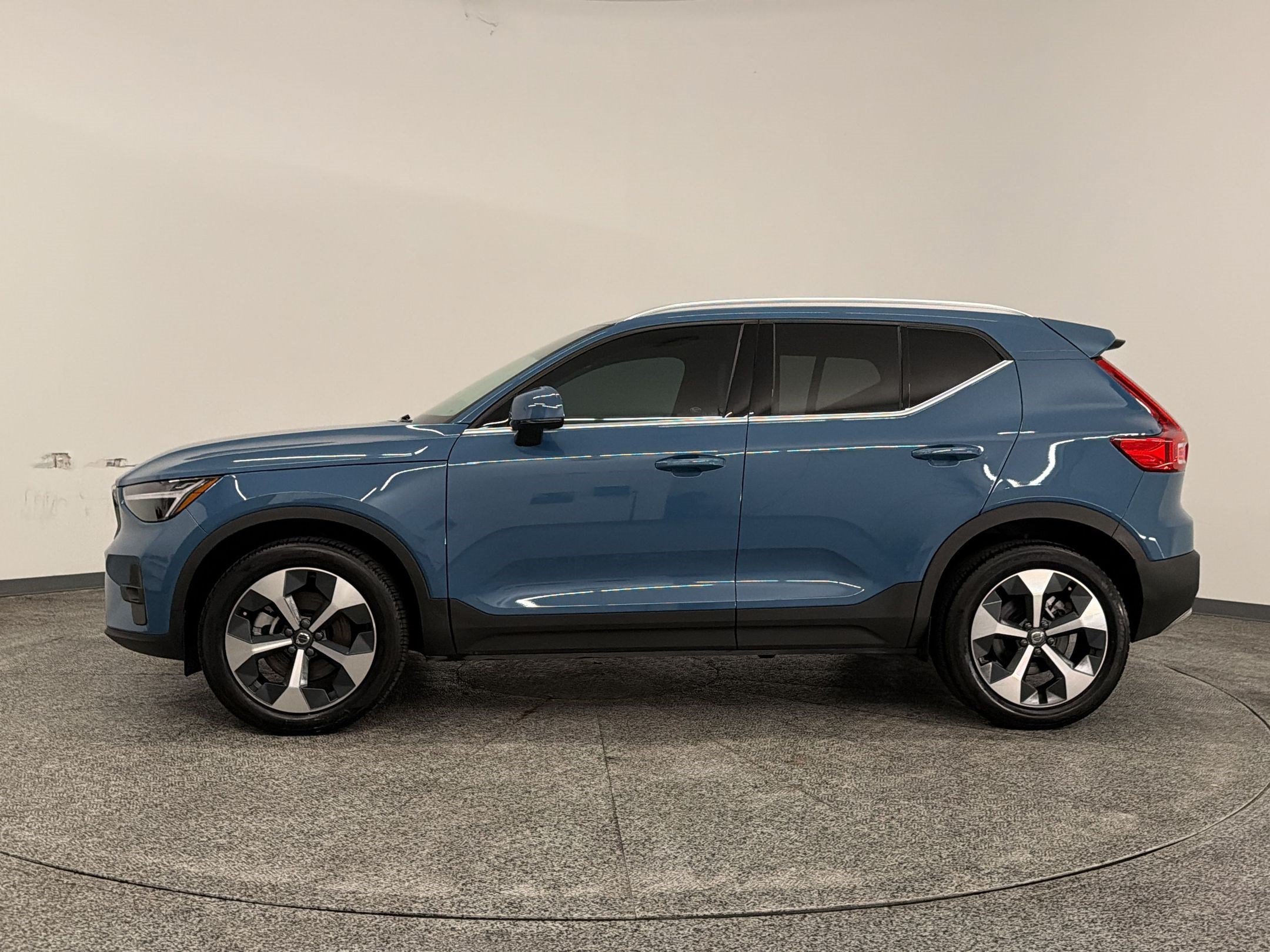 XC40 Plus Bright Theme SUV