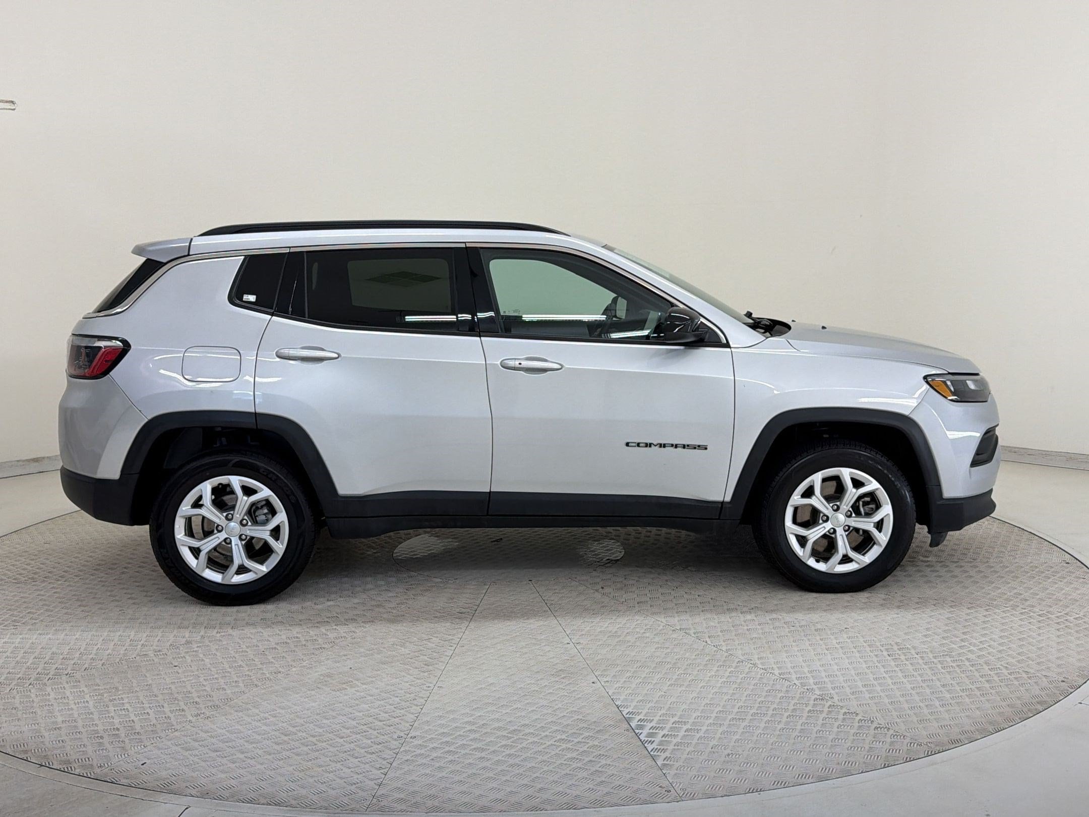 Compass Latitude SUV
