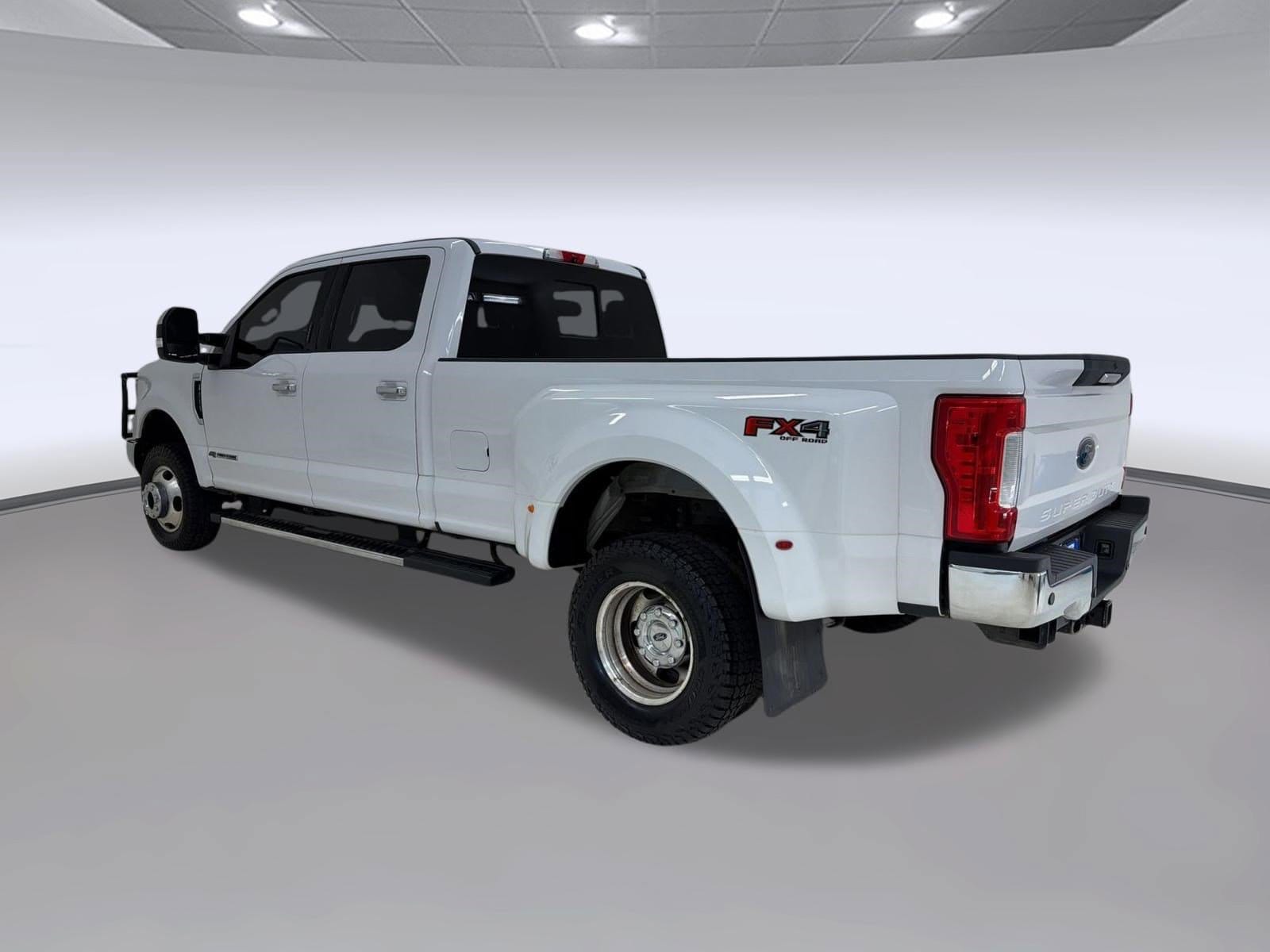 F-350 LARIAT Truck Crew Cab