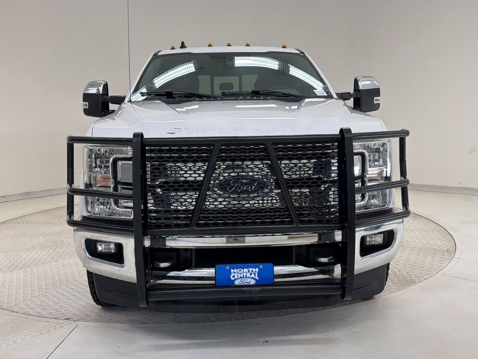F-350 LARIAT Truck Crew Cab