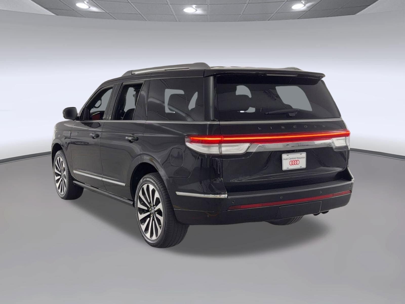Navigator Reserve SUV