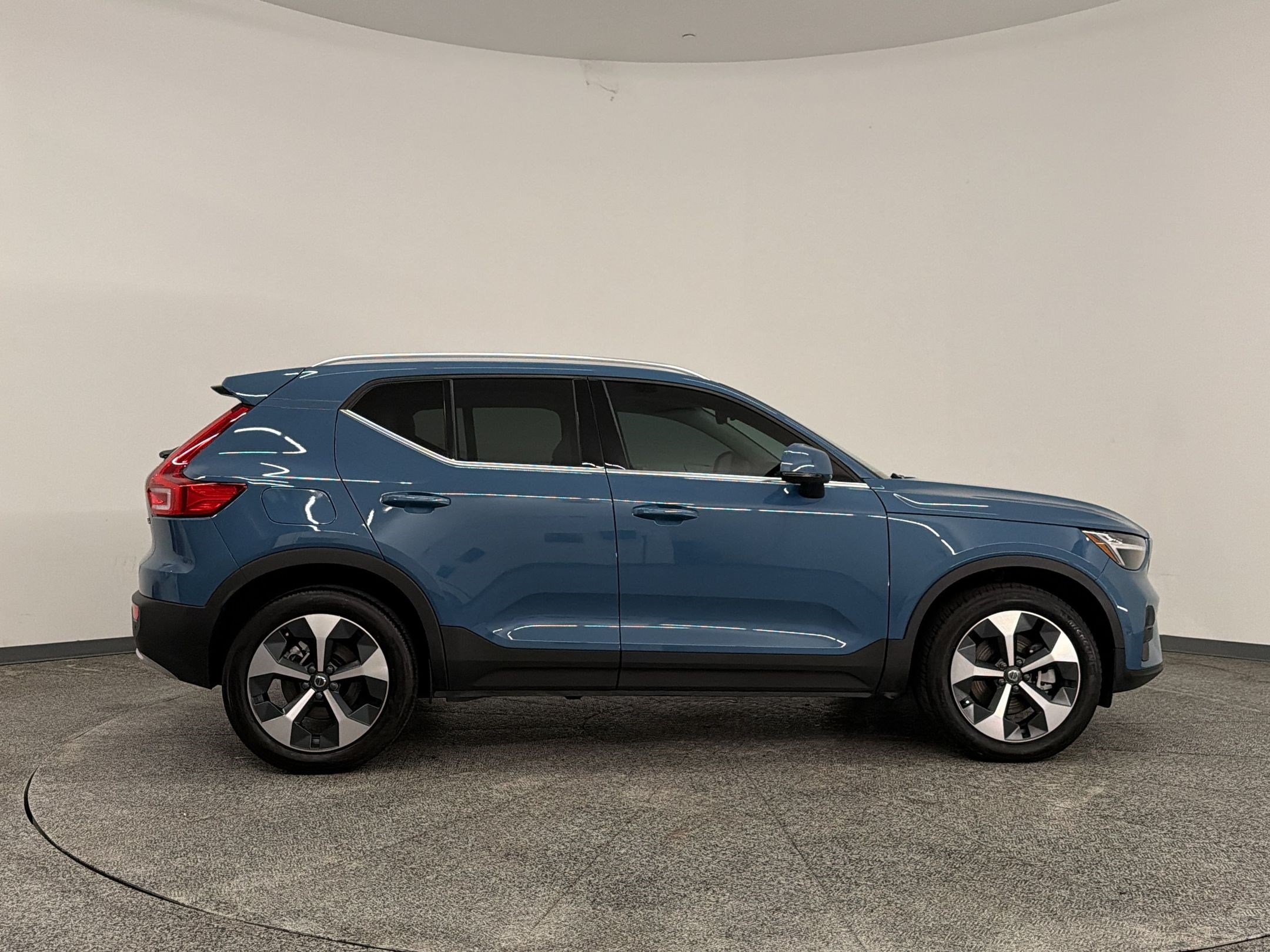XC40 Plus Bright Theme SUV