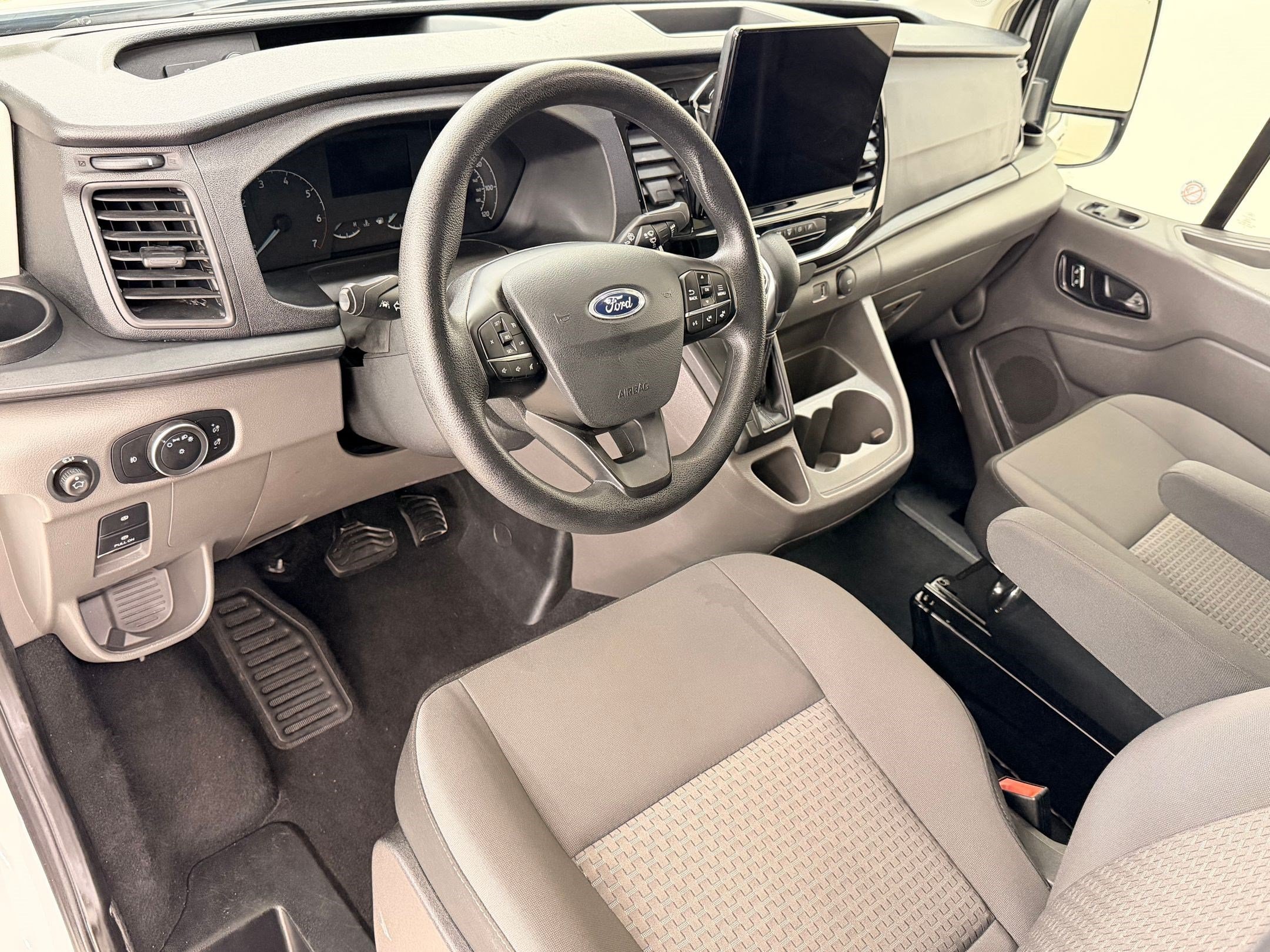 Transit-350 Passenger XLT Wagon Low Roof Van