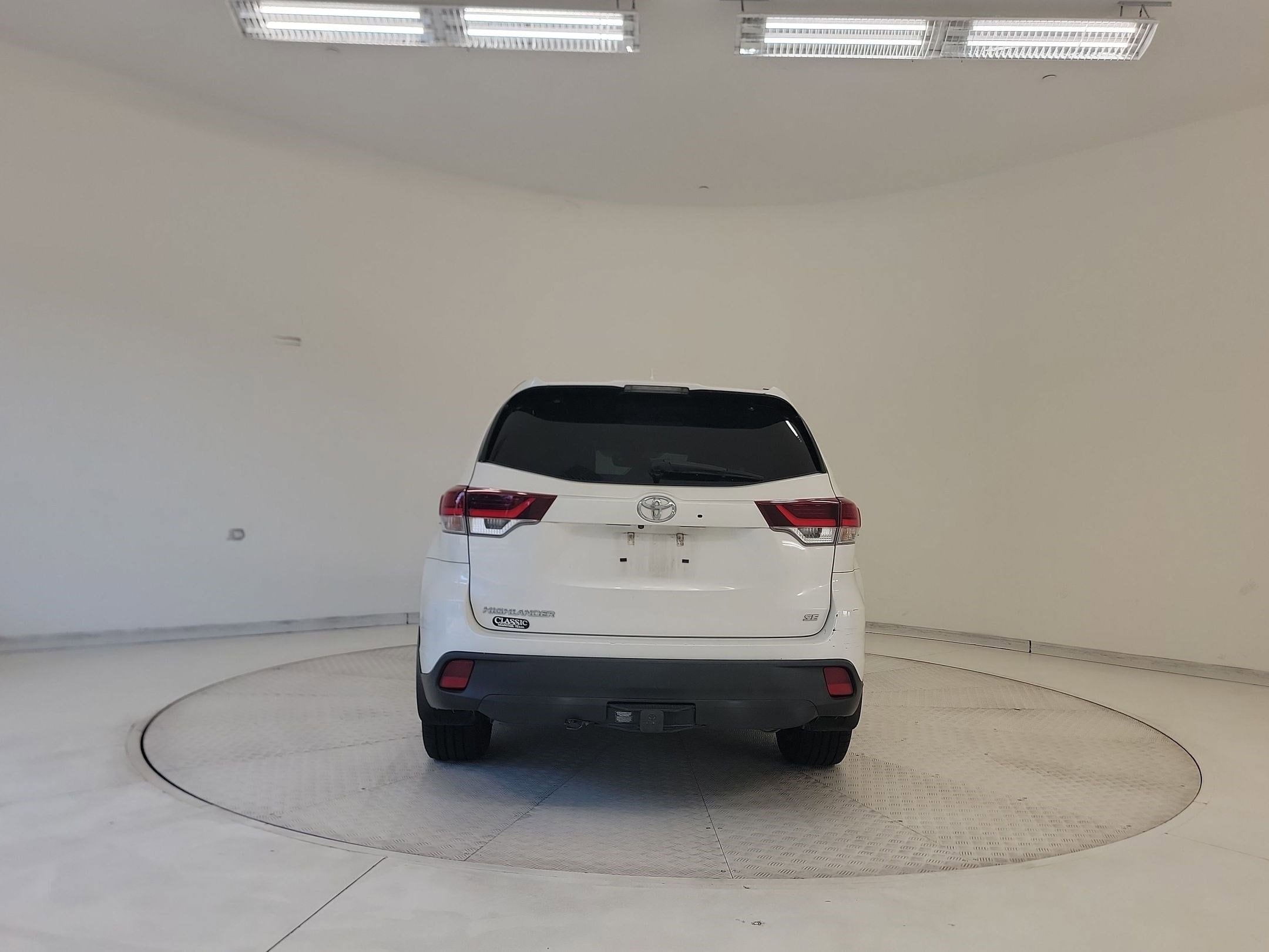 Highlander SE SUV