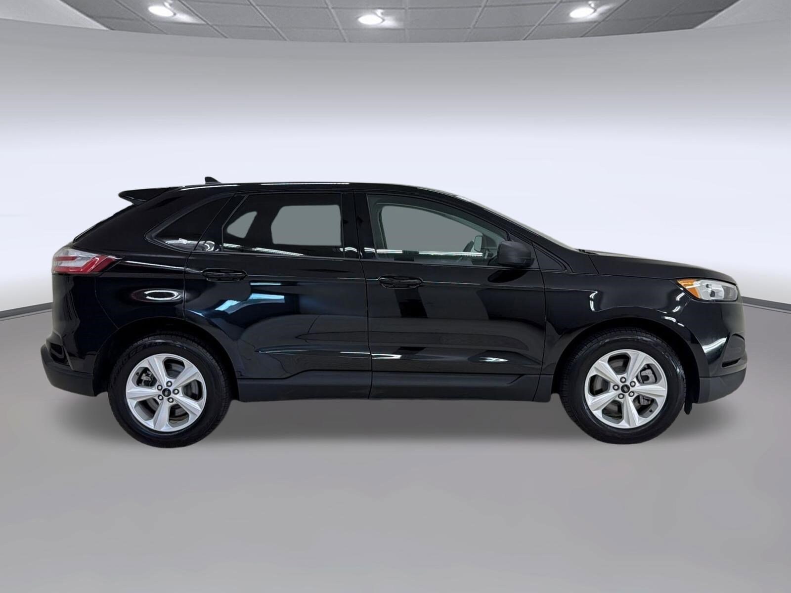 Edge SE SUV