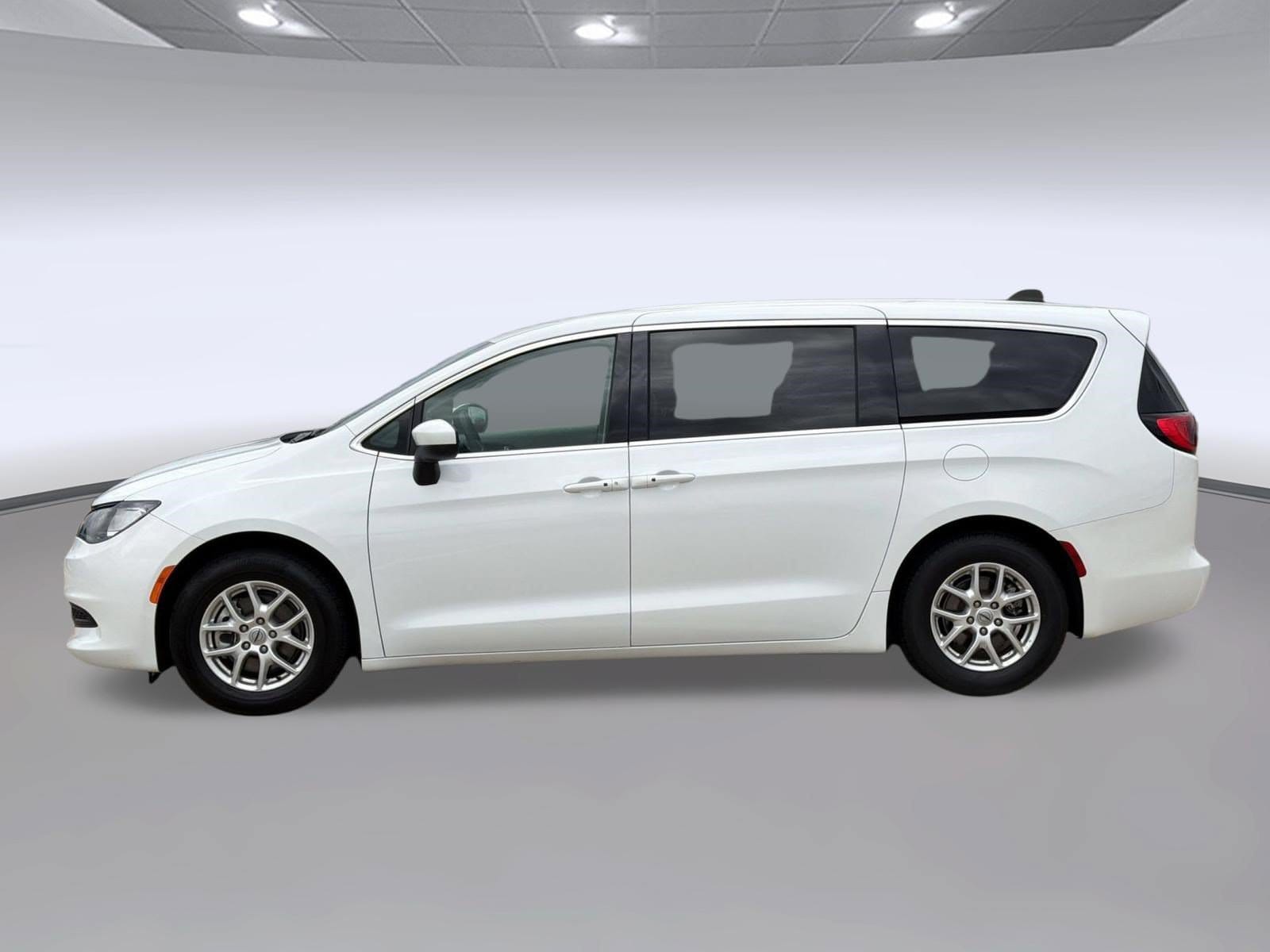 Voyager LX Van Passenger Van