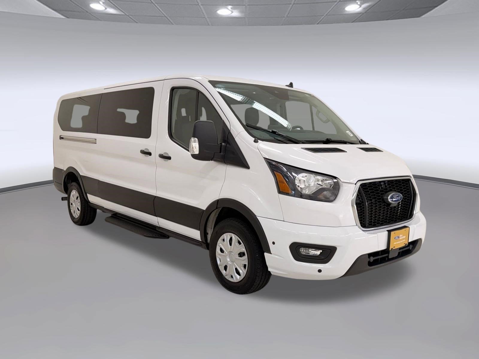 Transit-350 Passenger XLT Wagon Low Roof Van