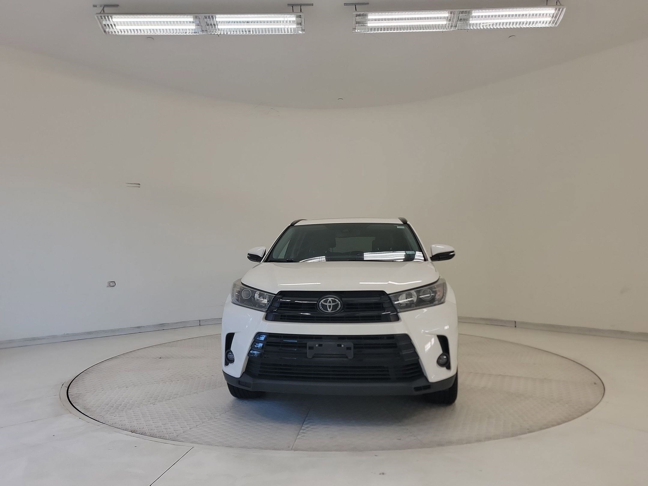 Highlander SE SUV