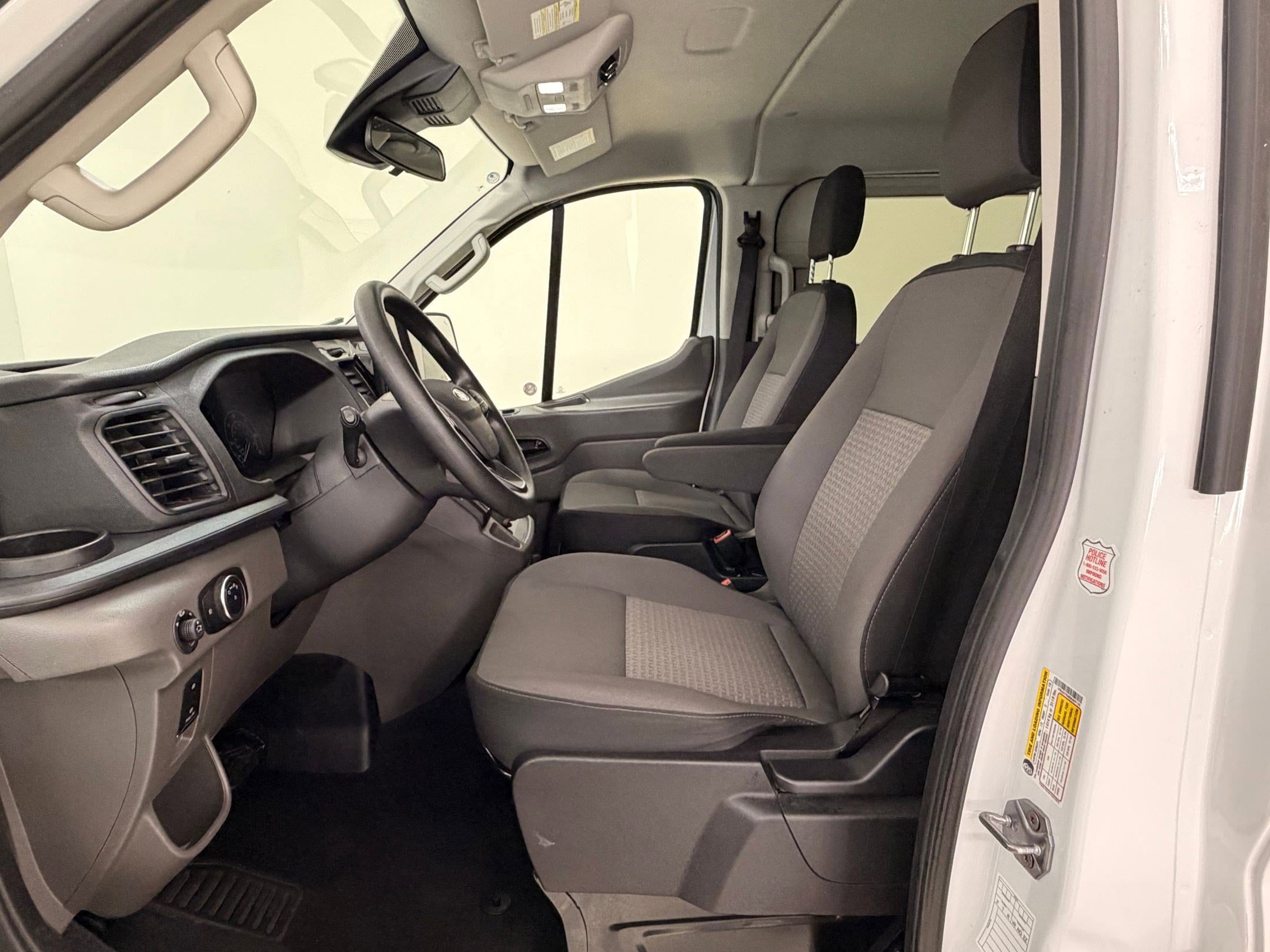 Transit-350 Passenger XLT Wagon Low Roof Van