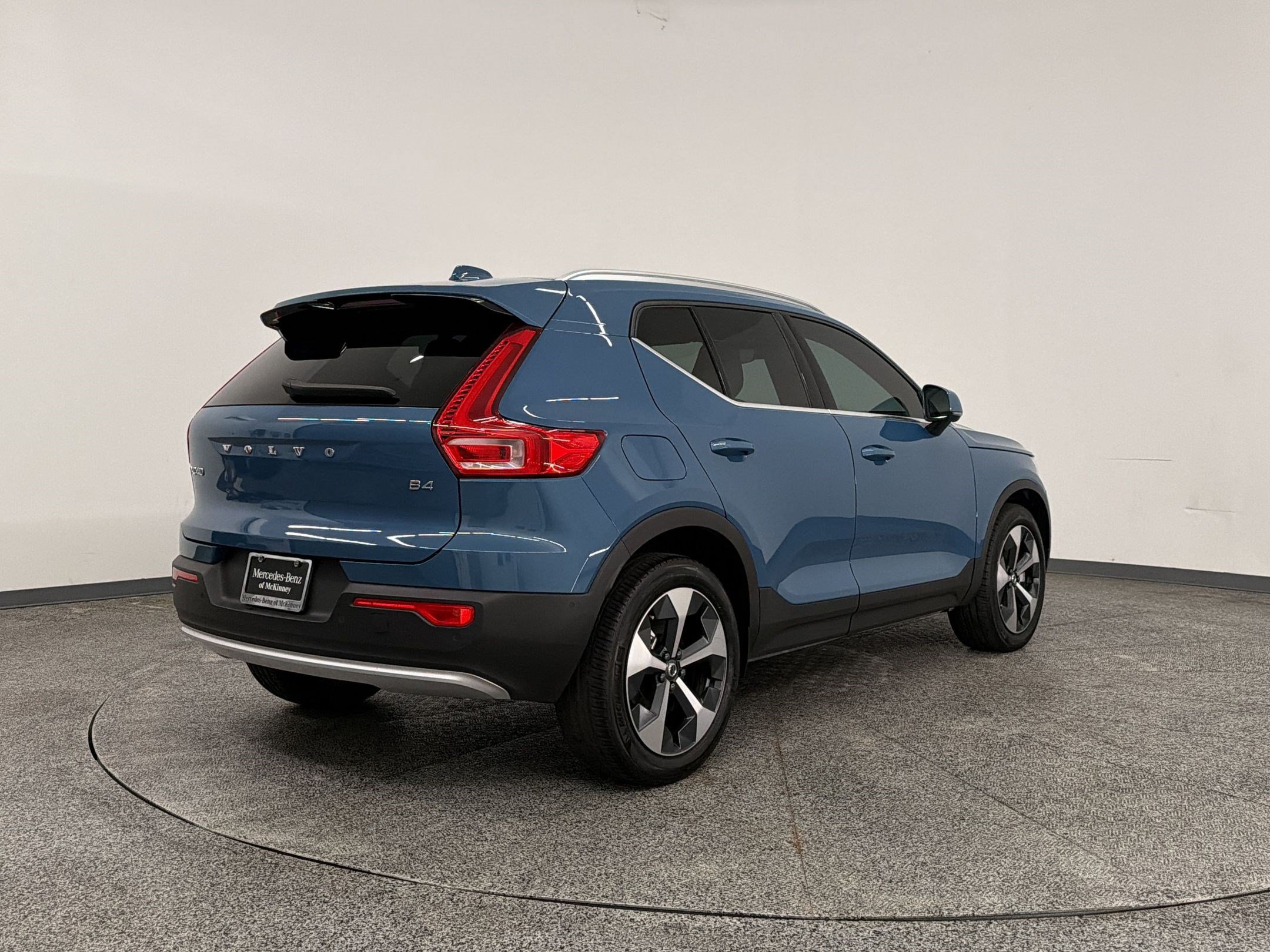 XC40 Plus Bright Theme SUV