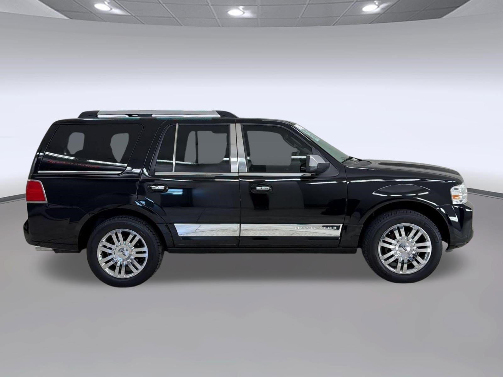 Navigator Navigator (2WD 4dr) SUV