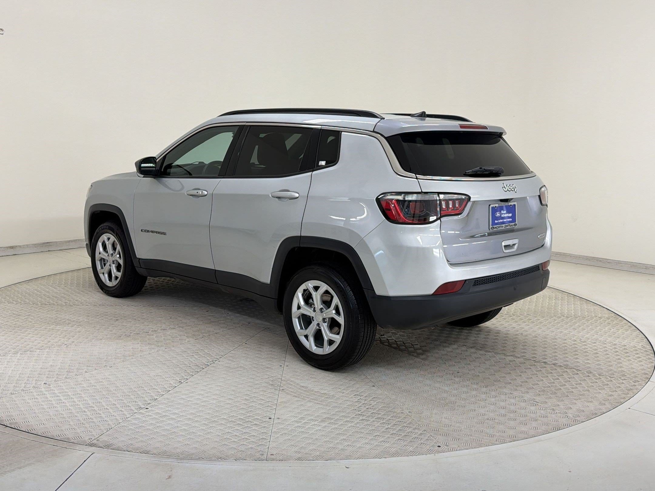 Compass Latitude SUV