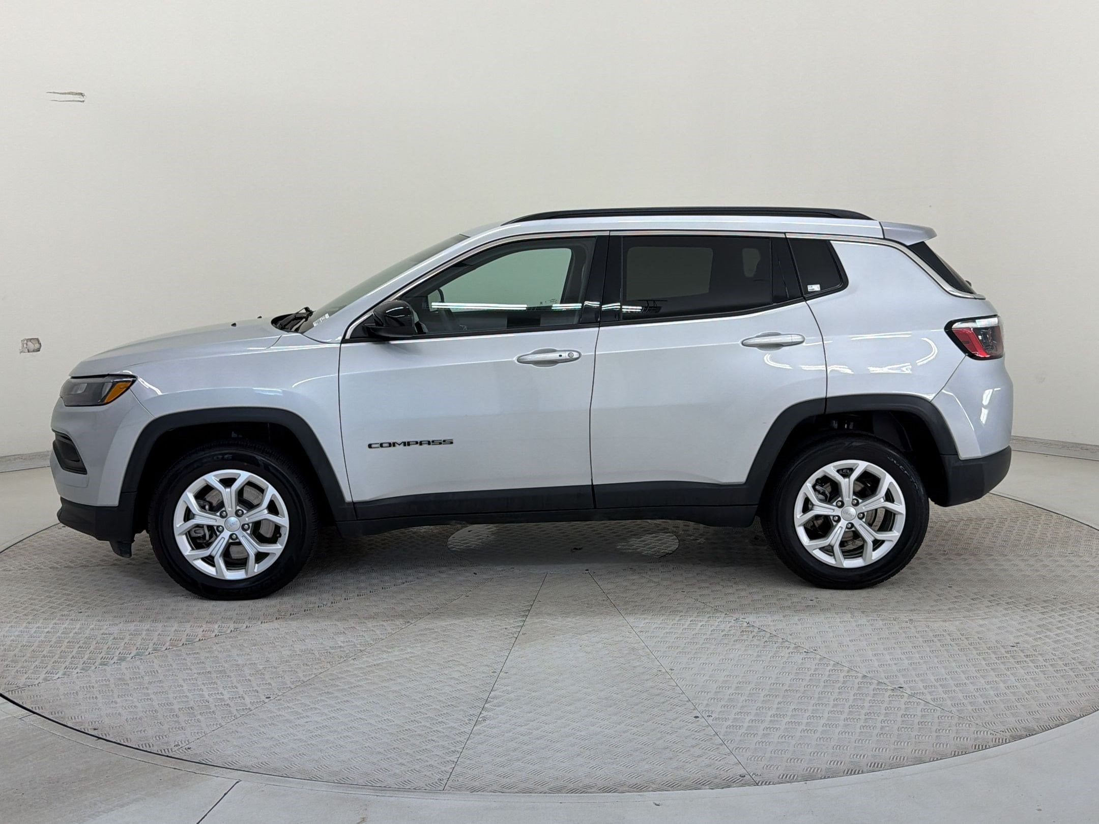 Compass Latitude SUV