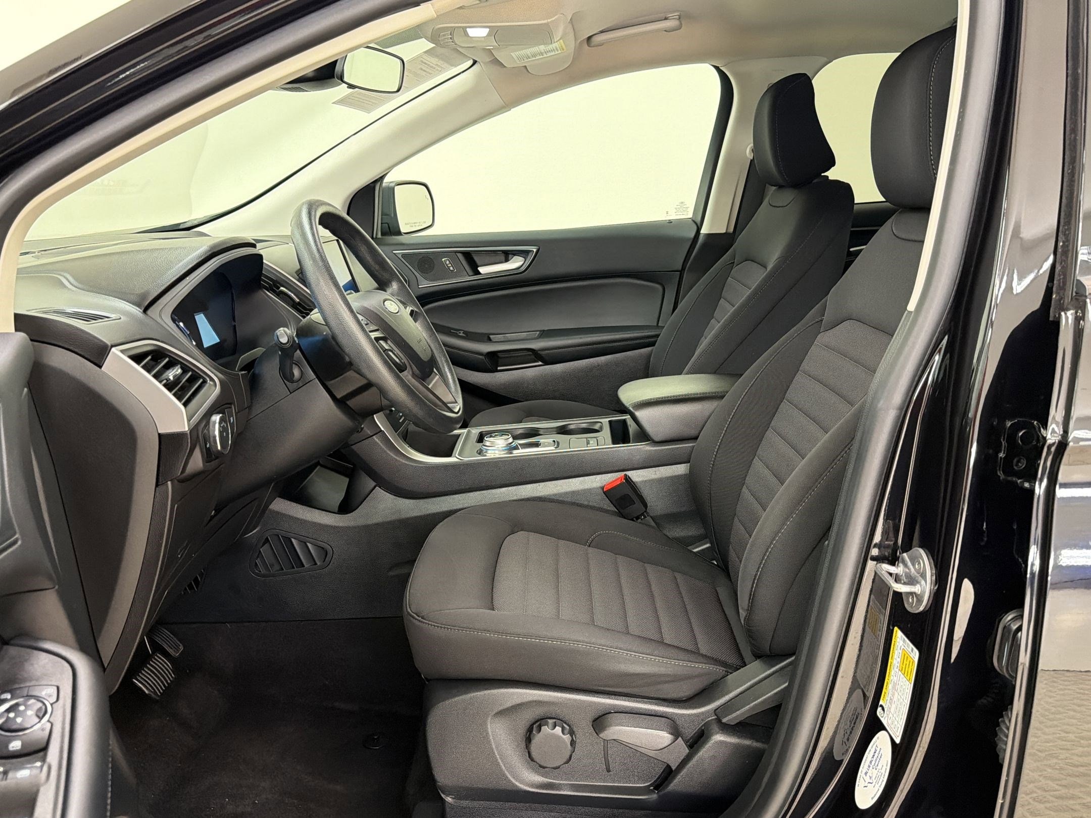 Edge SE SUV
