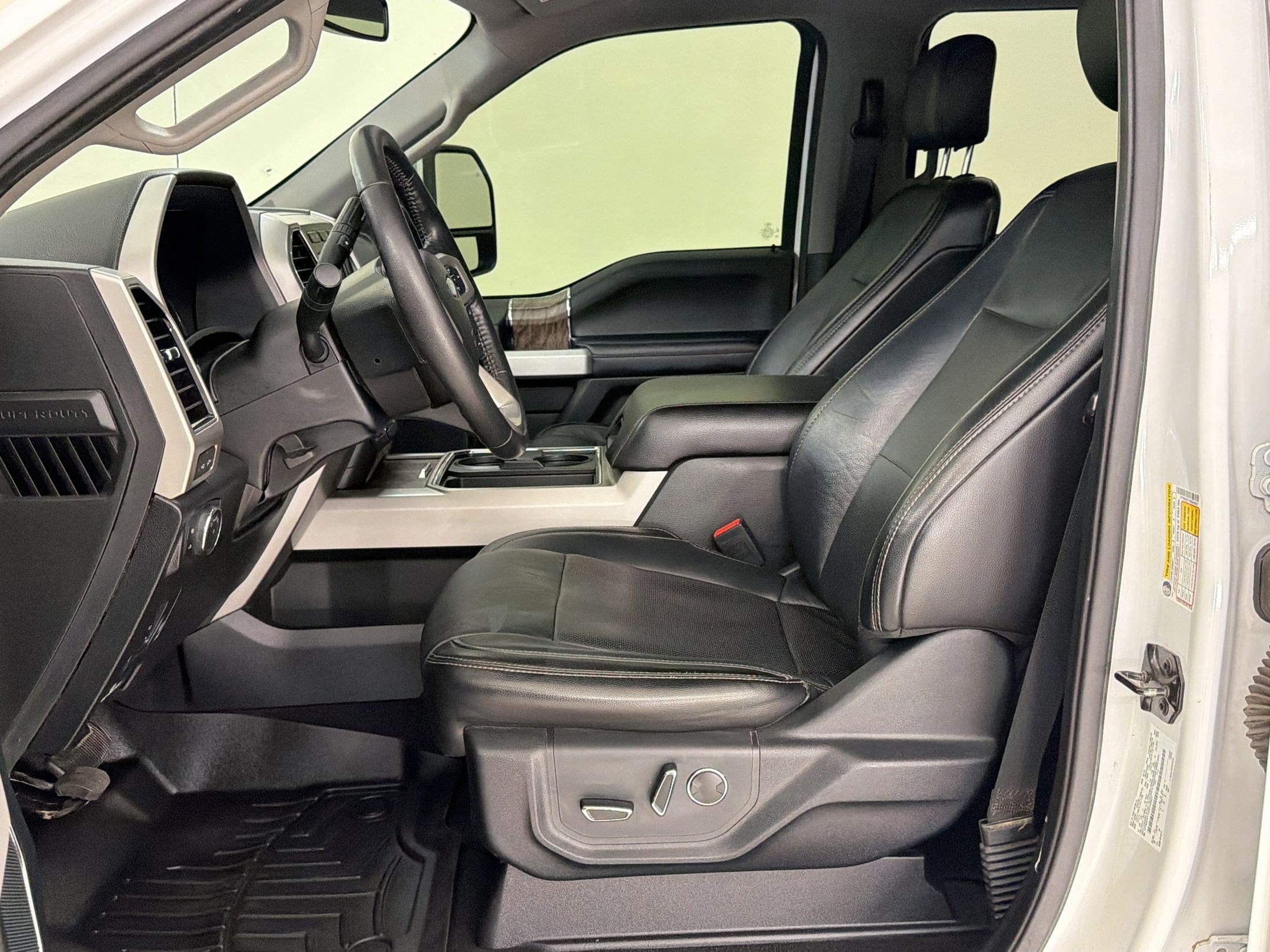 F-350 LARIAT Truck Crew Cab