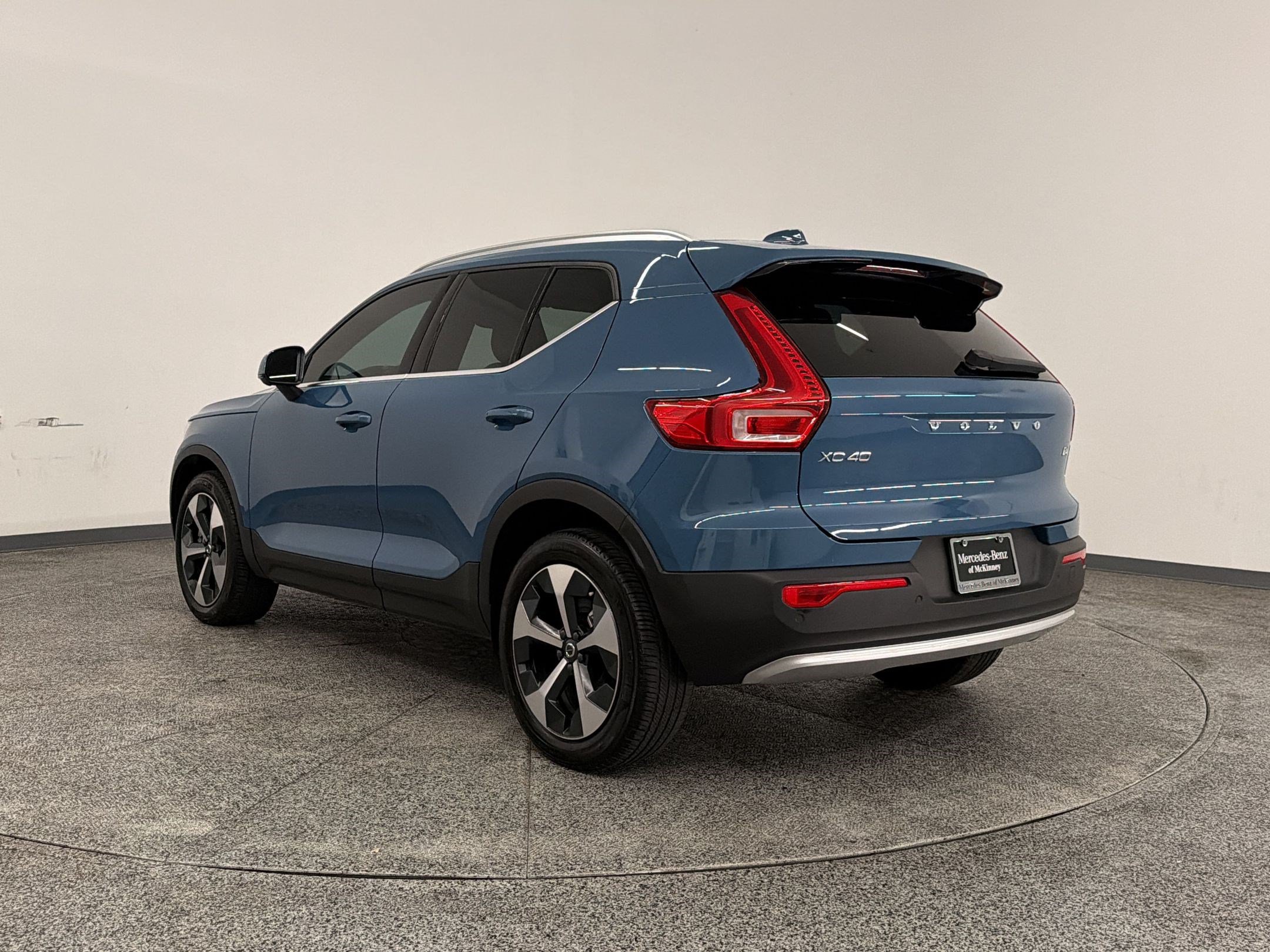 XC40 Plus Bright Theme SUV