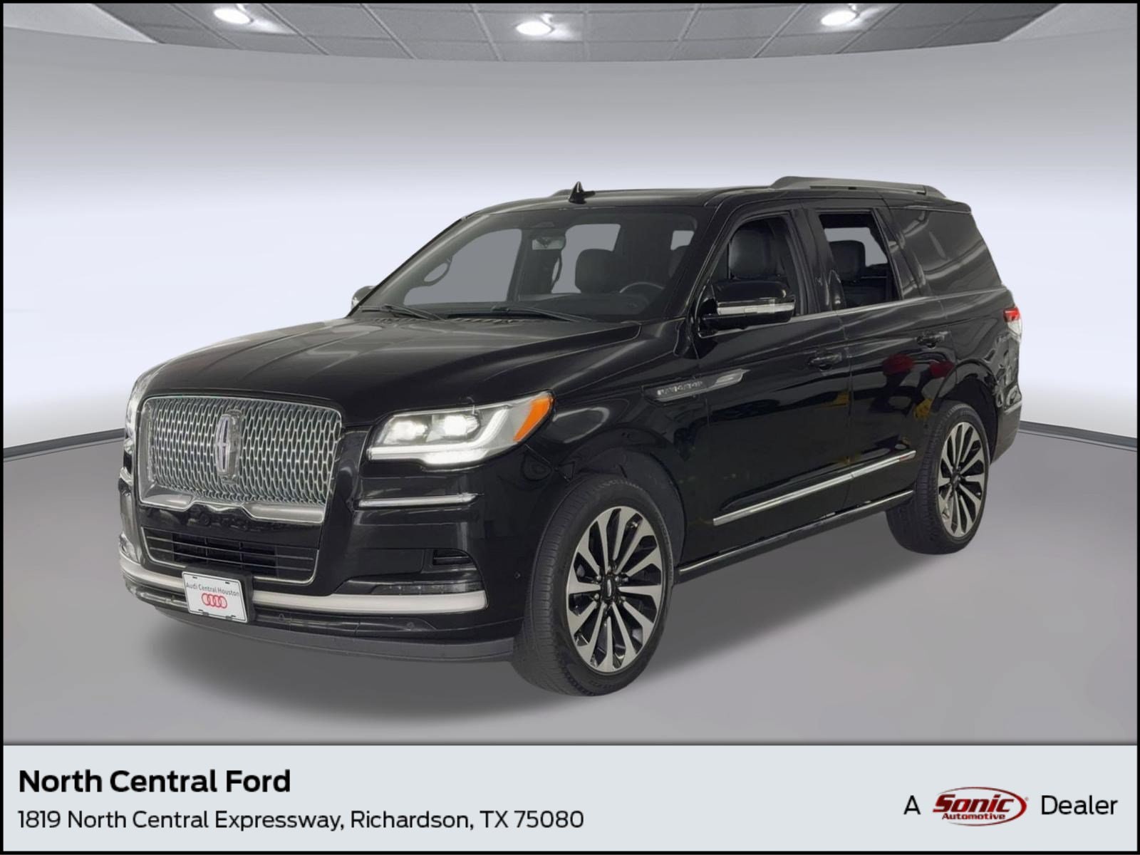 Navigator Reserve SUV