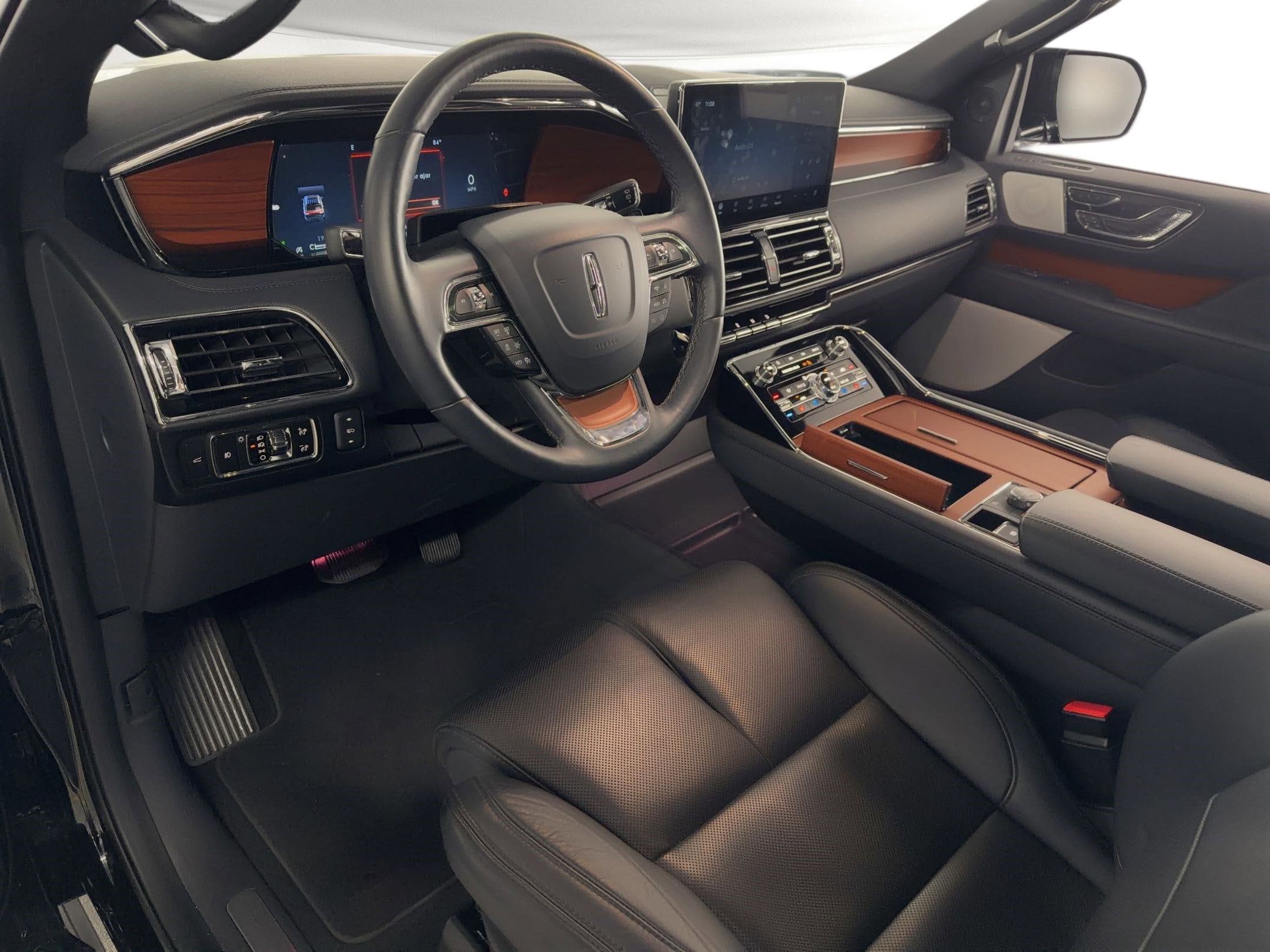 Navigator Reserve SUV