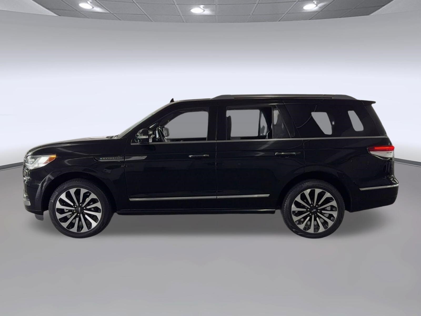 Navigator Reserve SUV