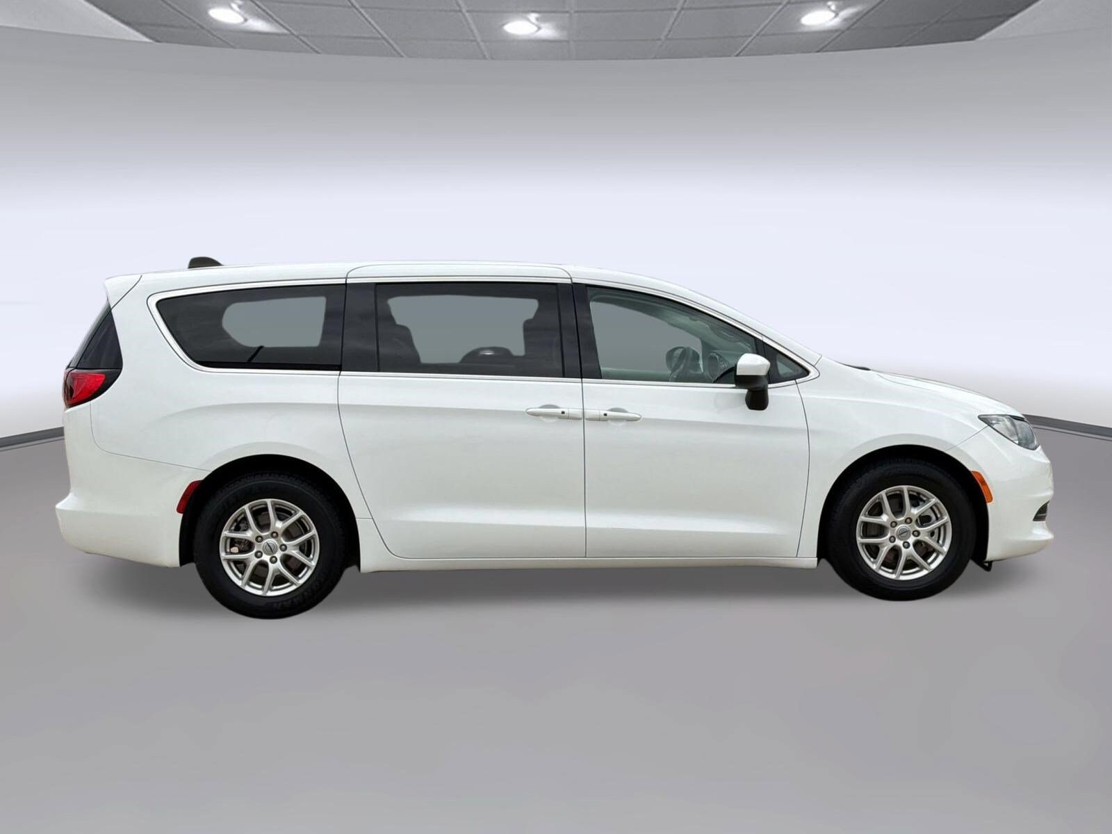 Voyager LX Van Passenger Van