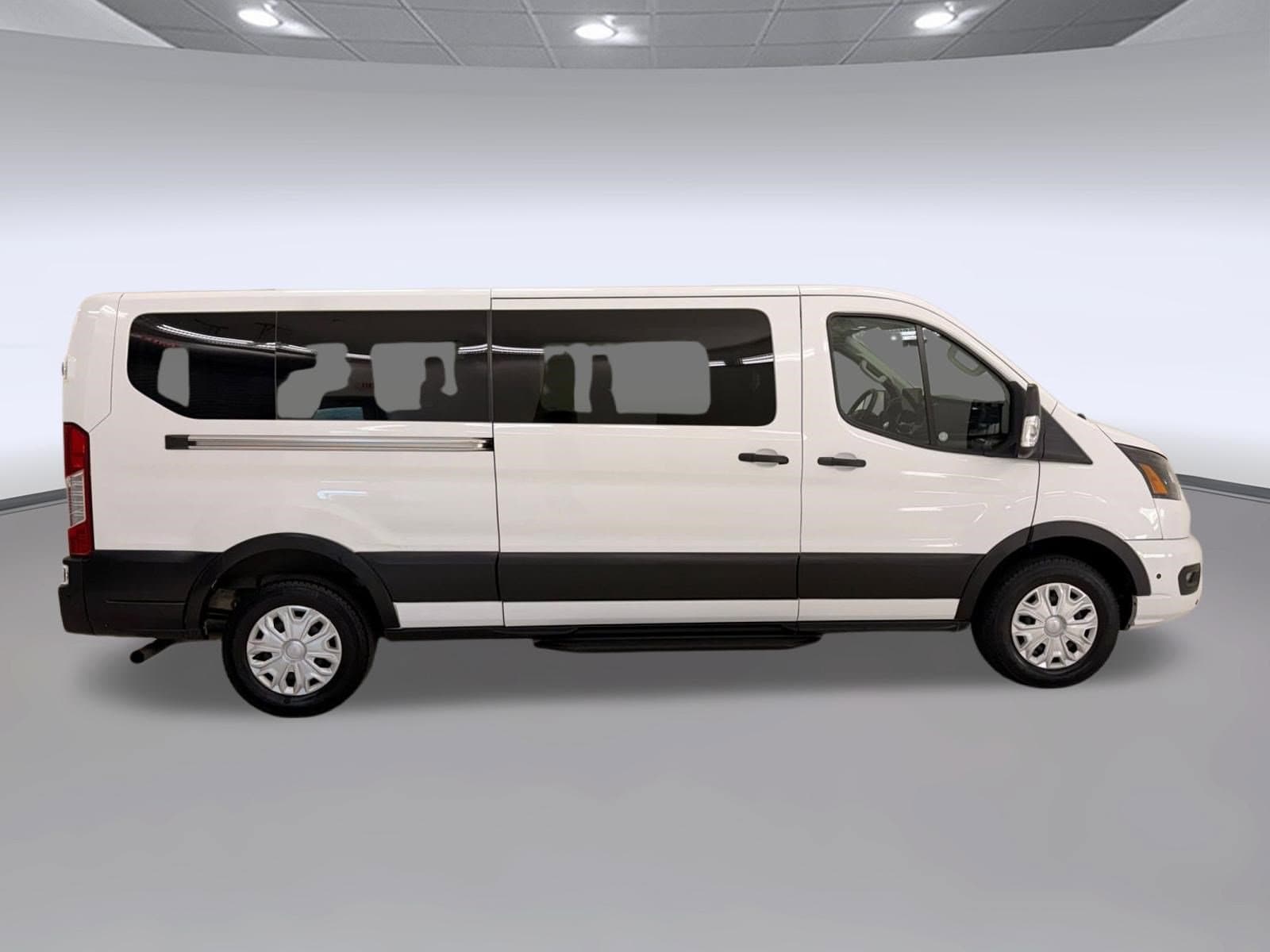 Transit-350 Passenger XLT Wagon Low Roof Van