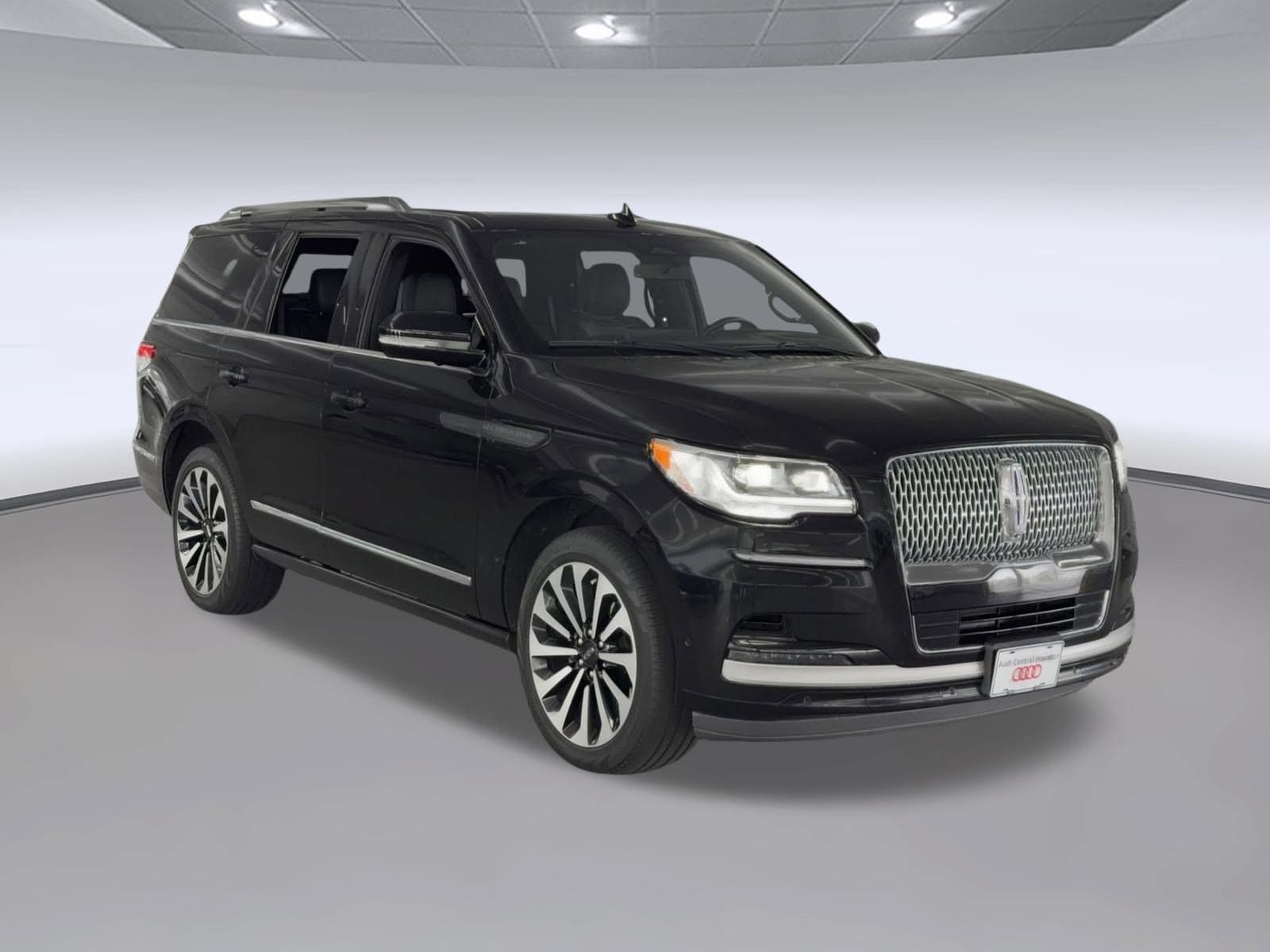 Navigator Reserve SUV