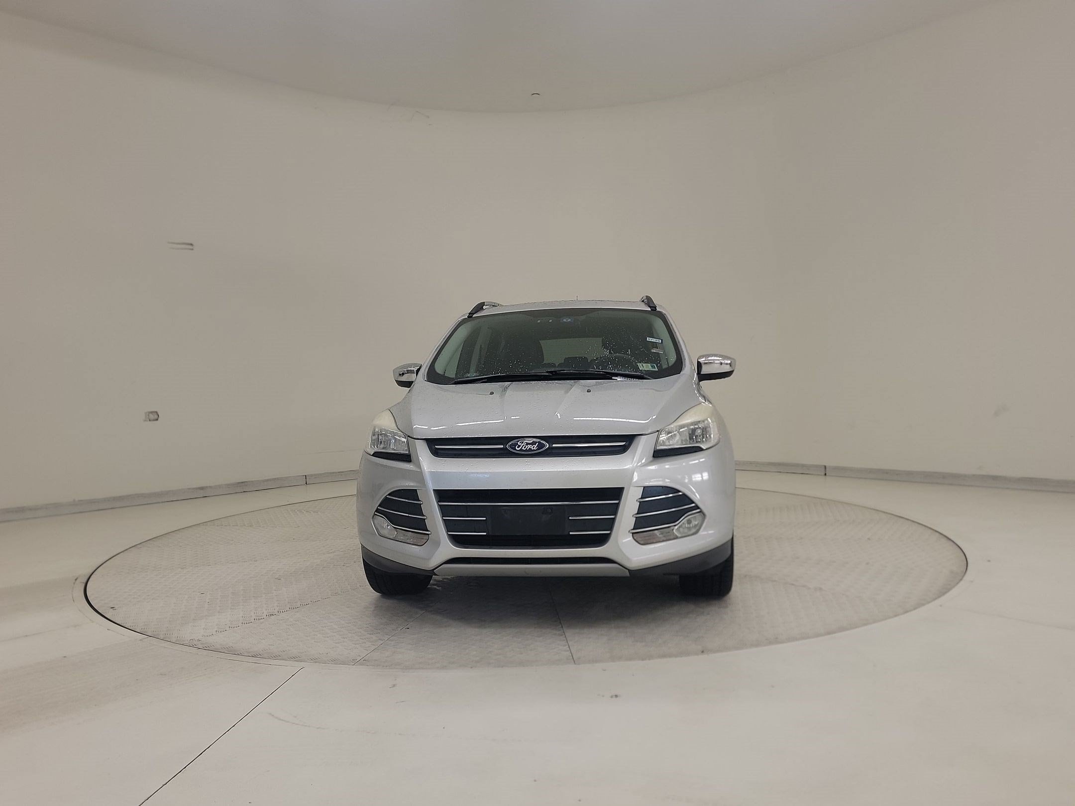Escape SE SUV