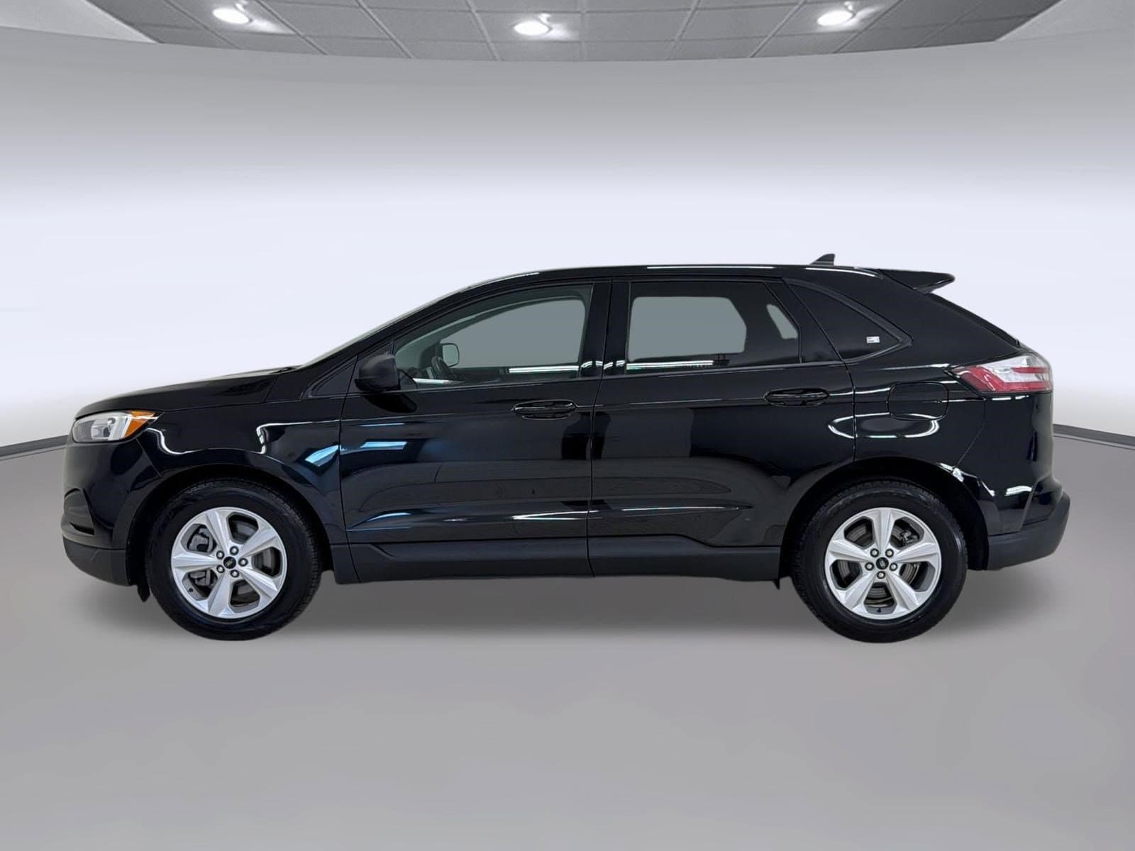 Edge SE SUV