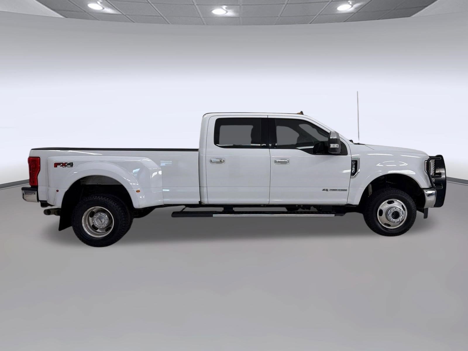 F-350 LARIAT Truck Crew Cab
