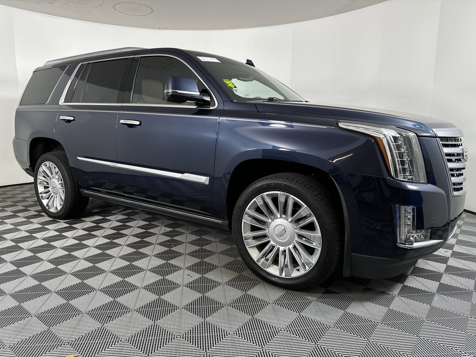 Used 2019 Cadillac Escalade Platinum with VIN 1GYS3DKJ5KR335065 for sale in Pensacola, FL