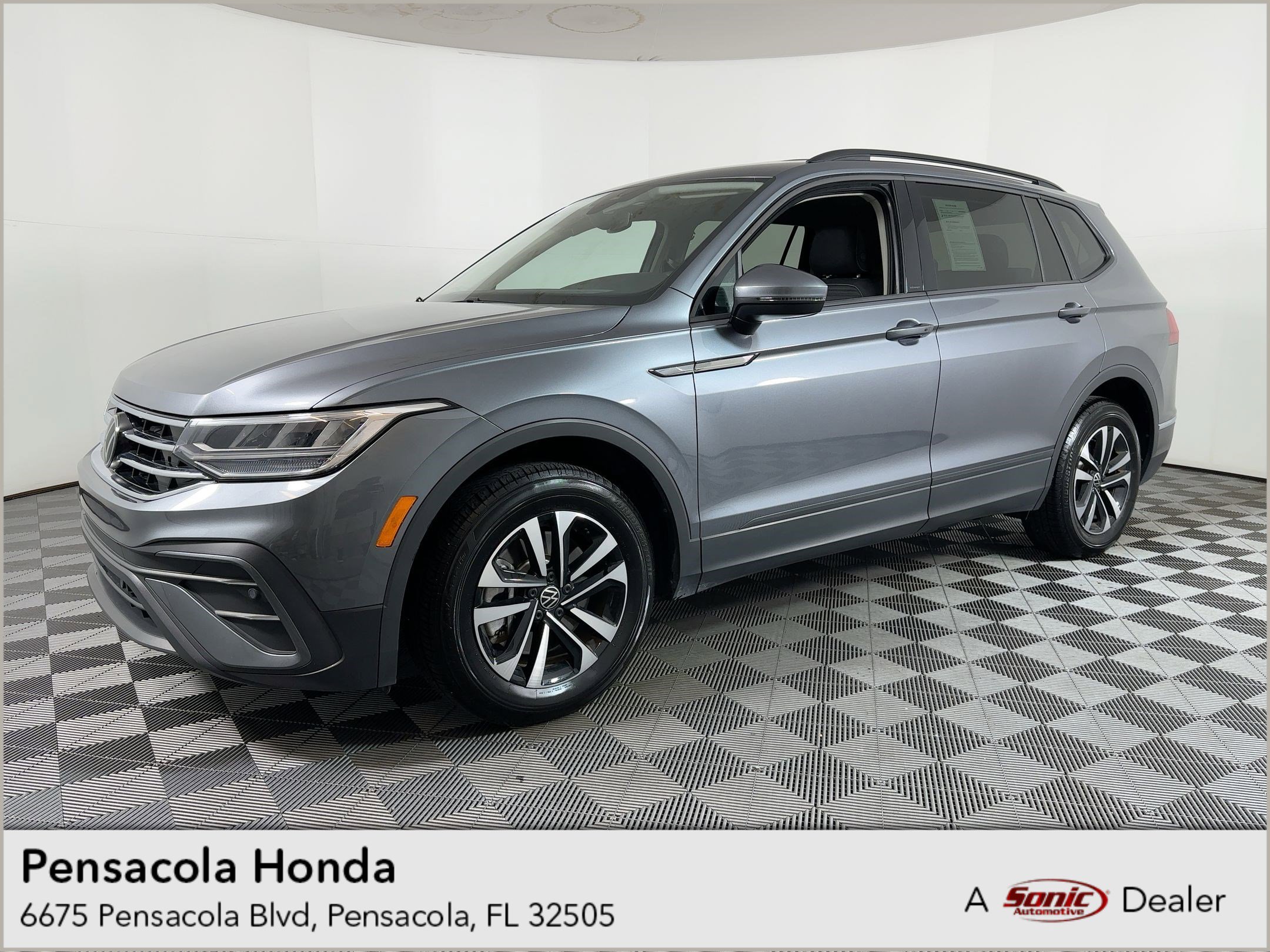 2024 Volkswagen Tiguan S's photo