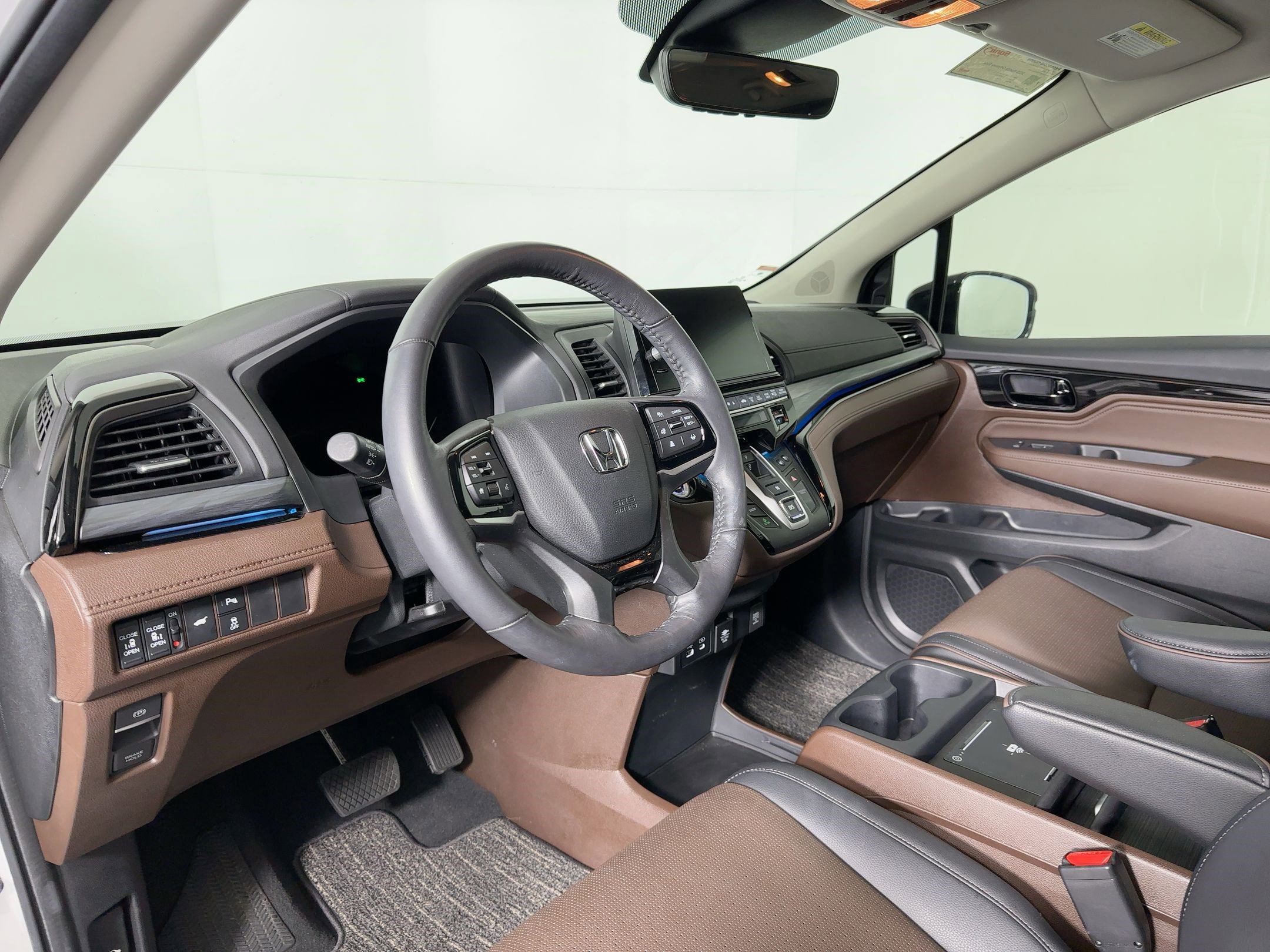 2025 Honda Odyssey Elite photo 3