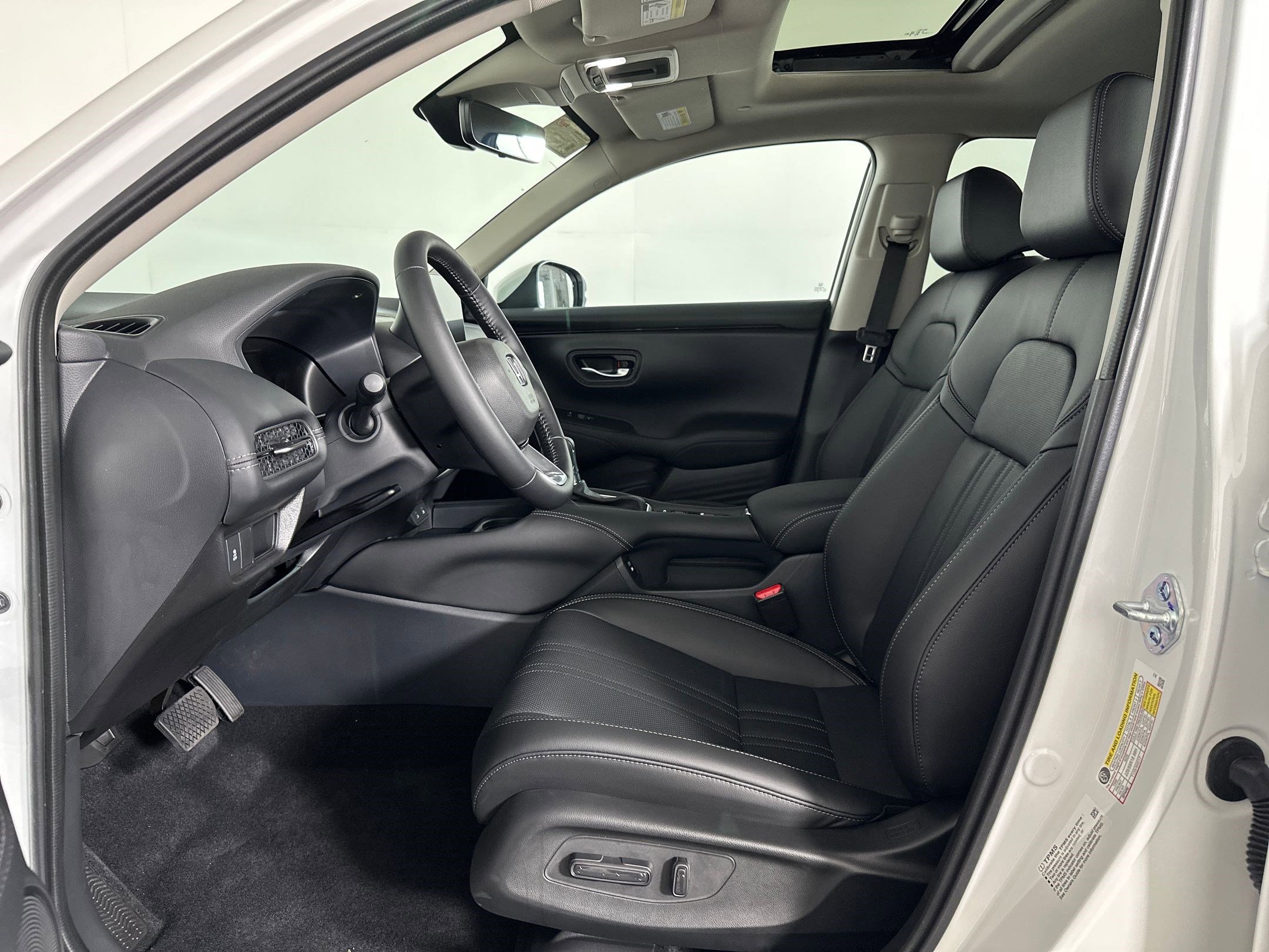 2026 Honda HR-V EX-L photo 3