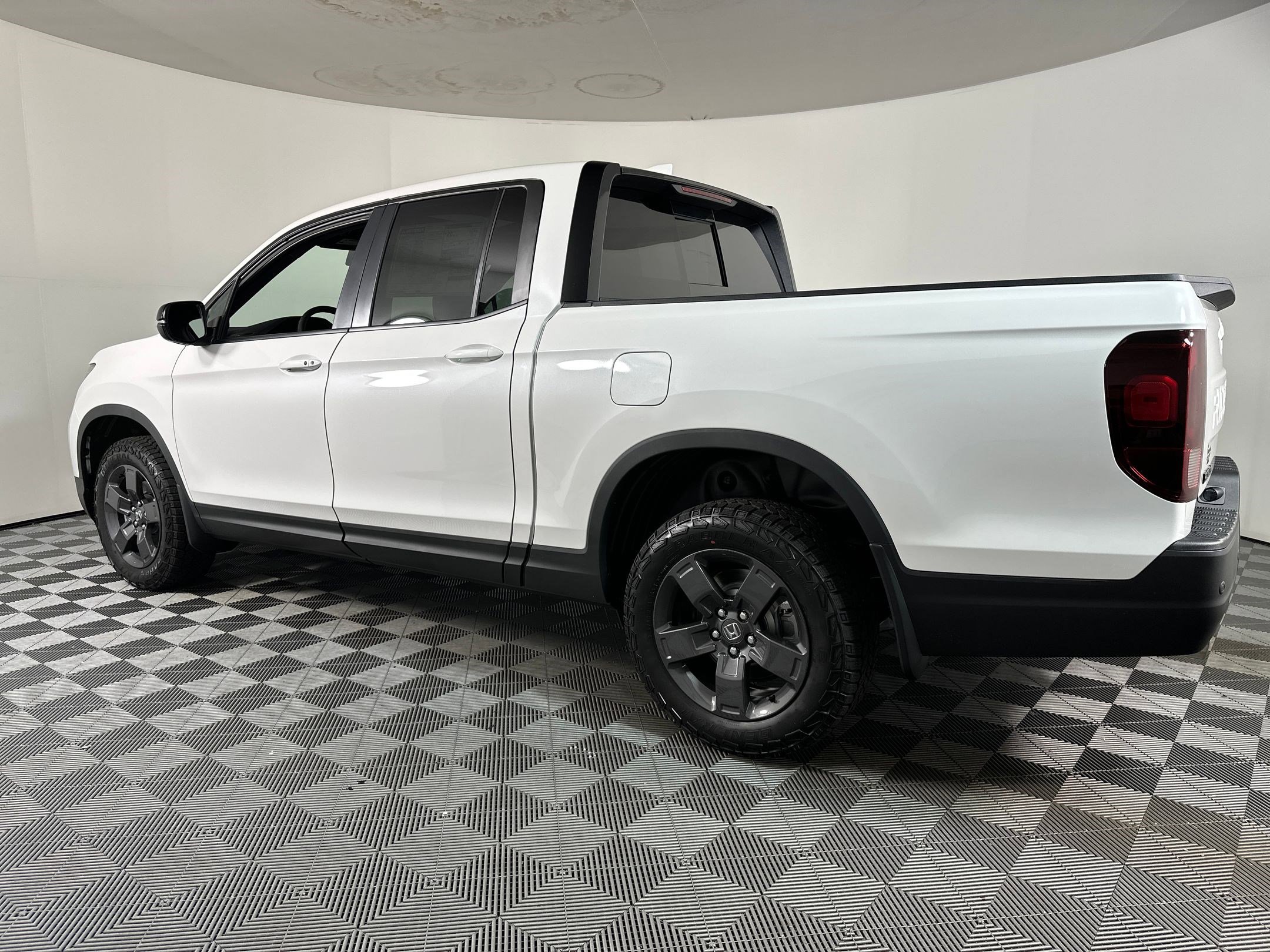2026 Honda Ridgeline TrailSport photo 2