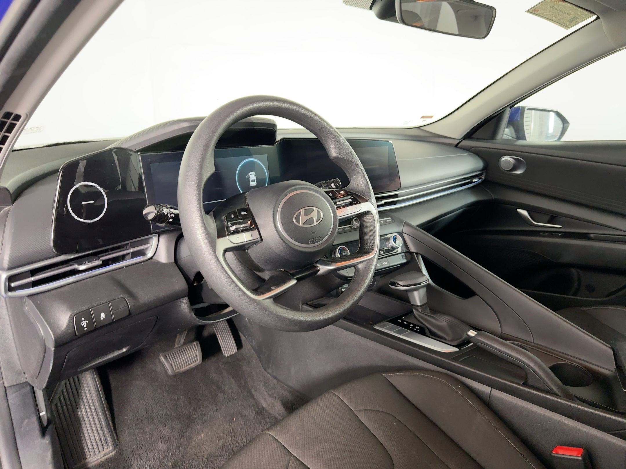 2024 Hyundai Elantra SEL photo 4
