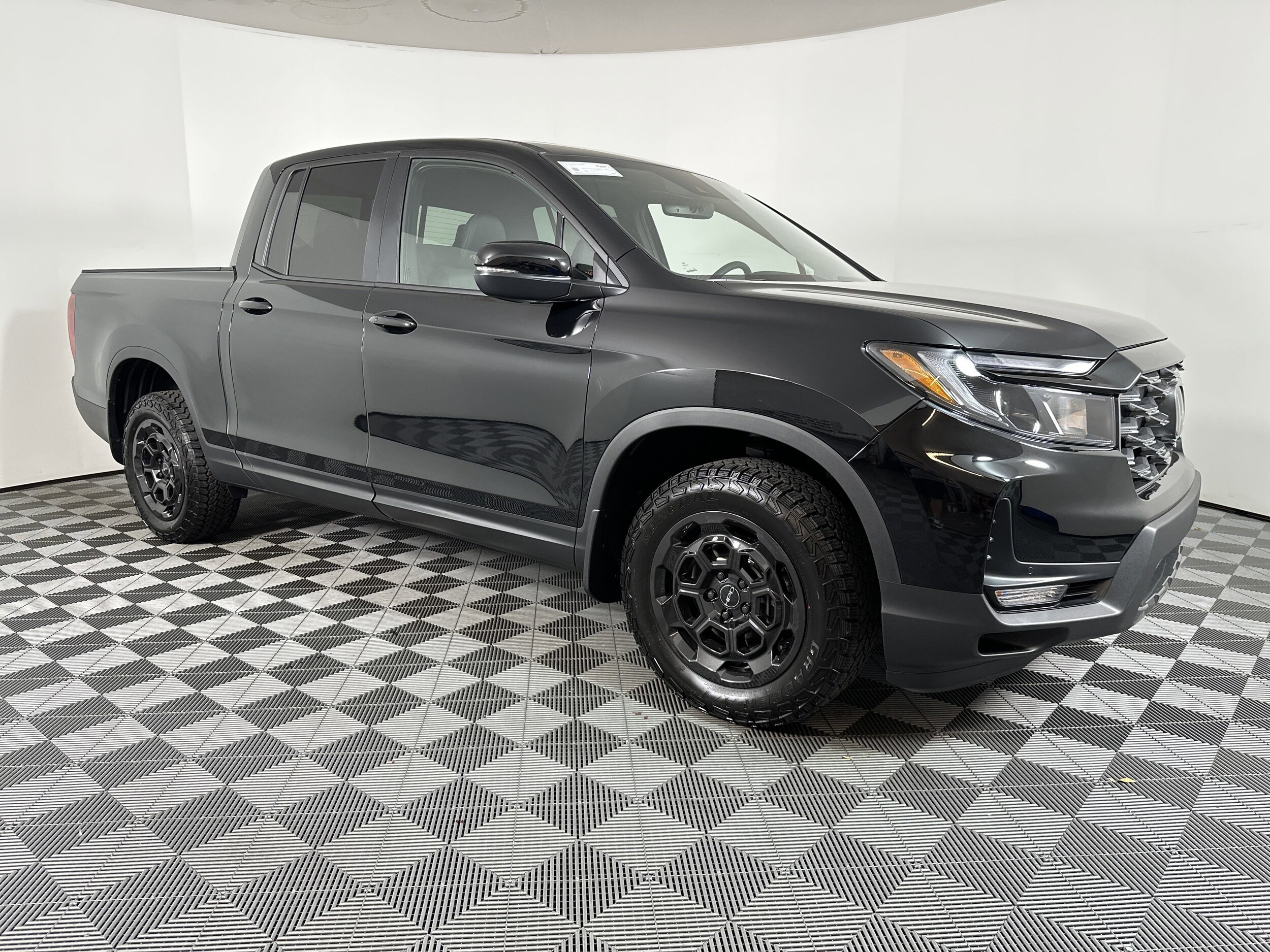 2025 Honda Ridgeline TrailSport photo 2