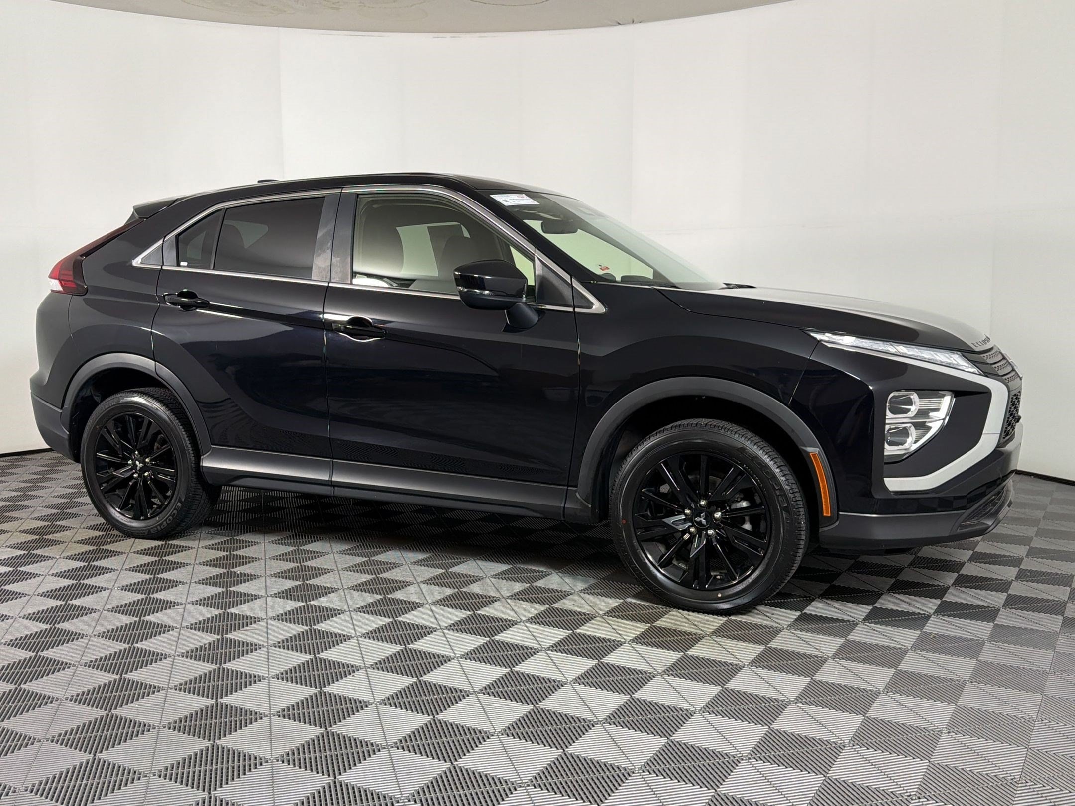 Eclipse Cross LE SUV