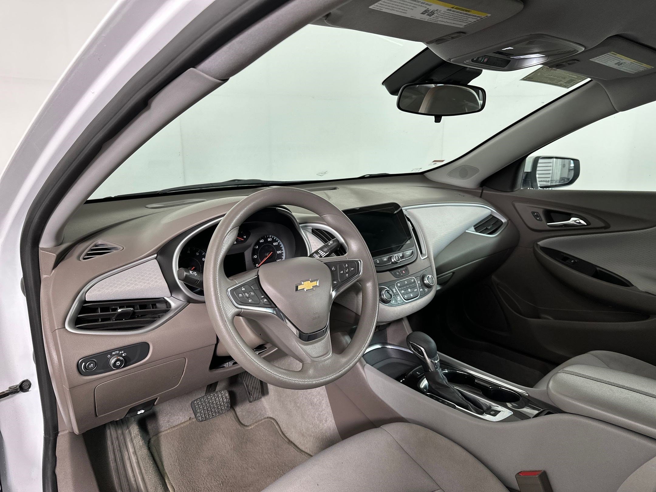 2024 Chevrolet Malibu 1LT photo 3