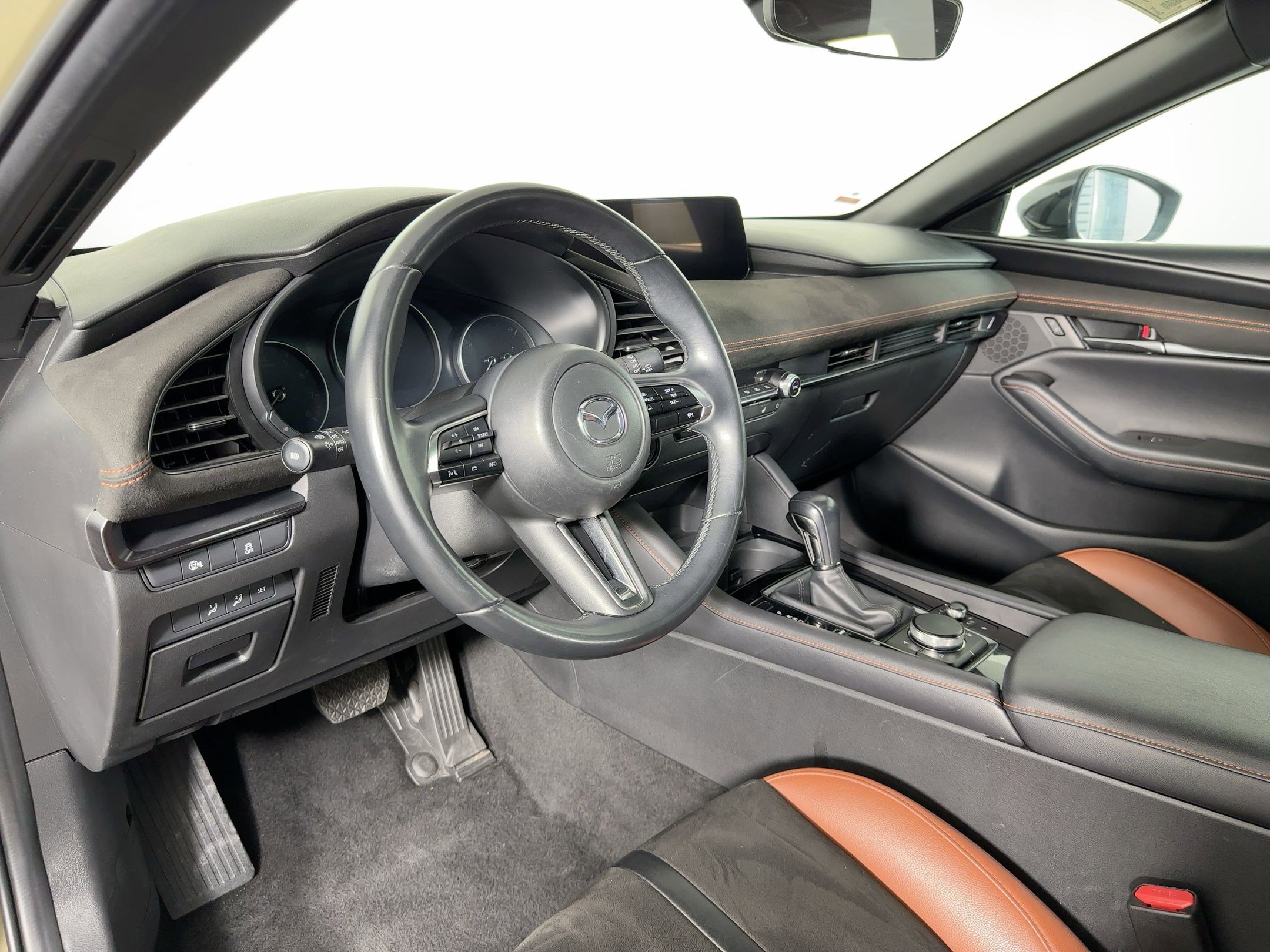 2024 Mazda Mazda3 Hatchback 2.5 Carbon Turbo photo 4