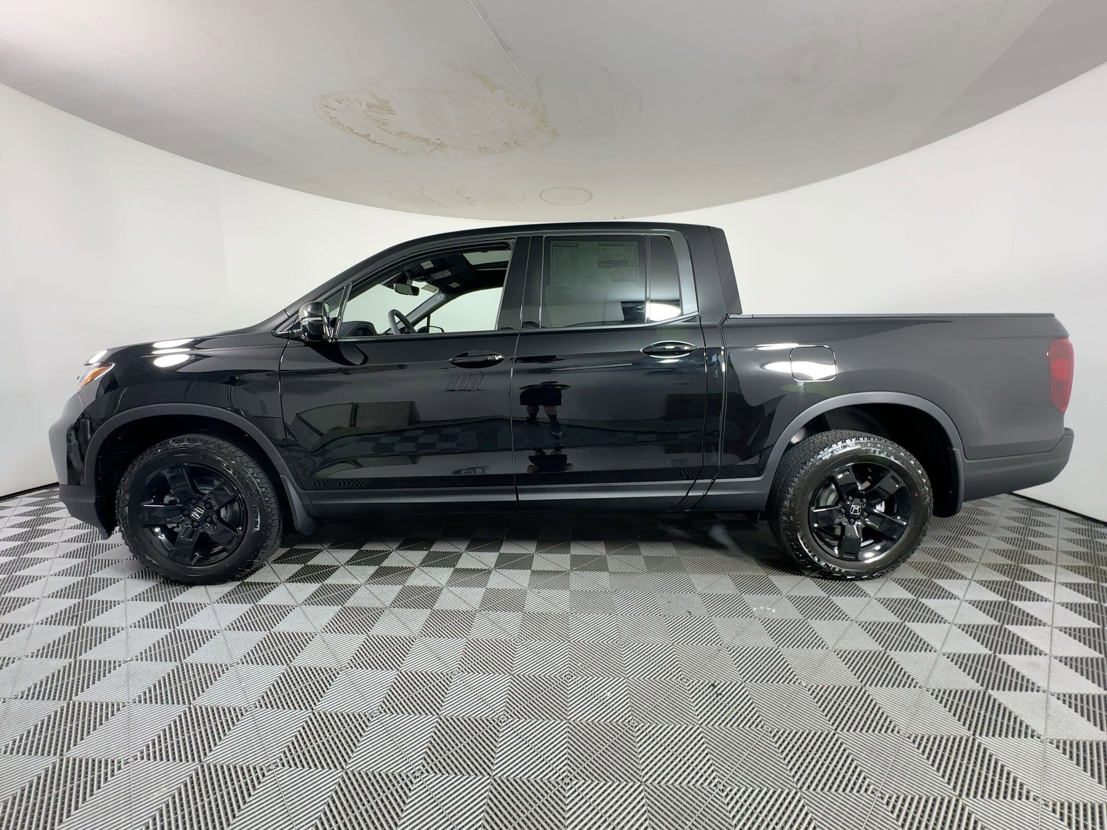 2026 Honda Ridgeline Black Edition photo 2