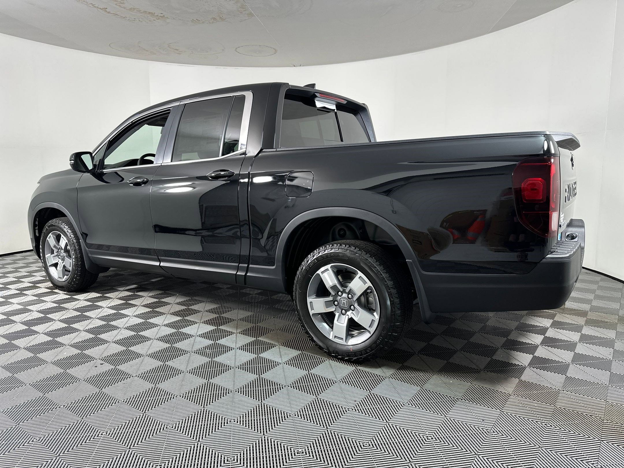 2025 Honda Ridgeline RTL photo 2