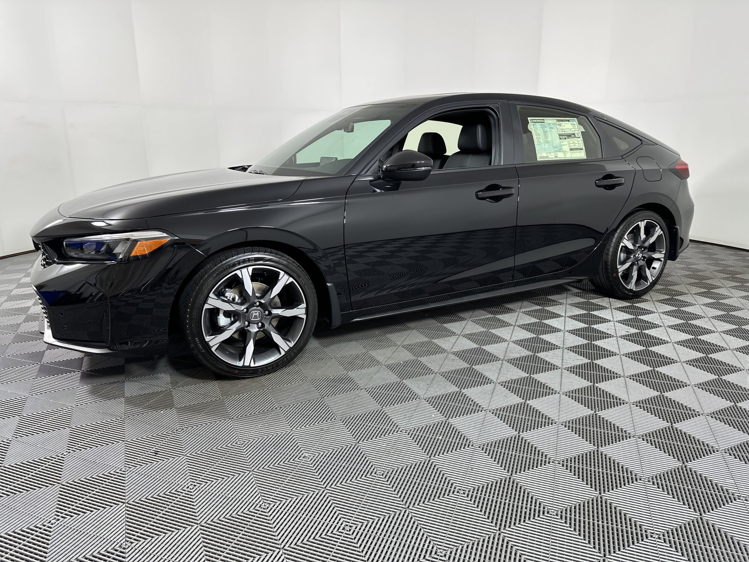2025 Honda Civic Hybrid Sport Touring Hatchback photo 4