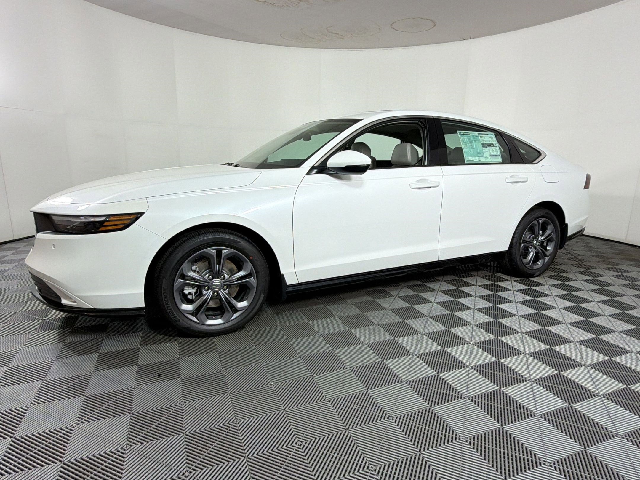 2026 Honda Accord Hybrid EX-L - Photo 17