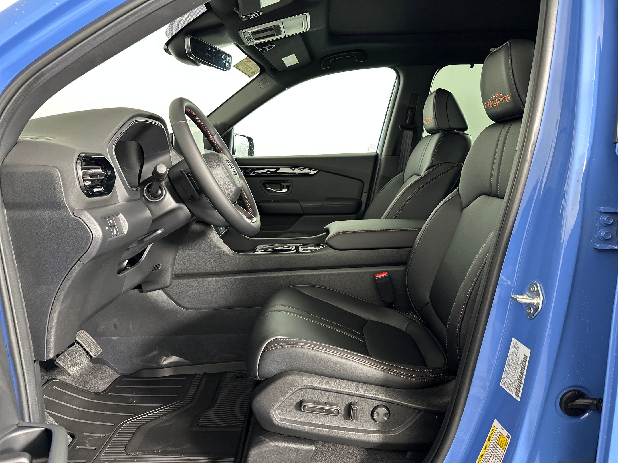 2025 Honda Pilot TrailSport photo 3