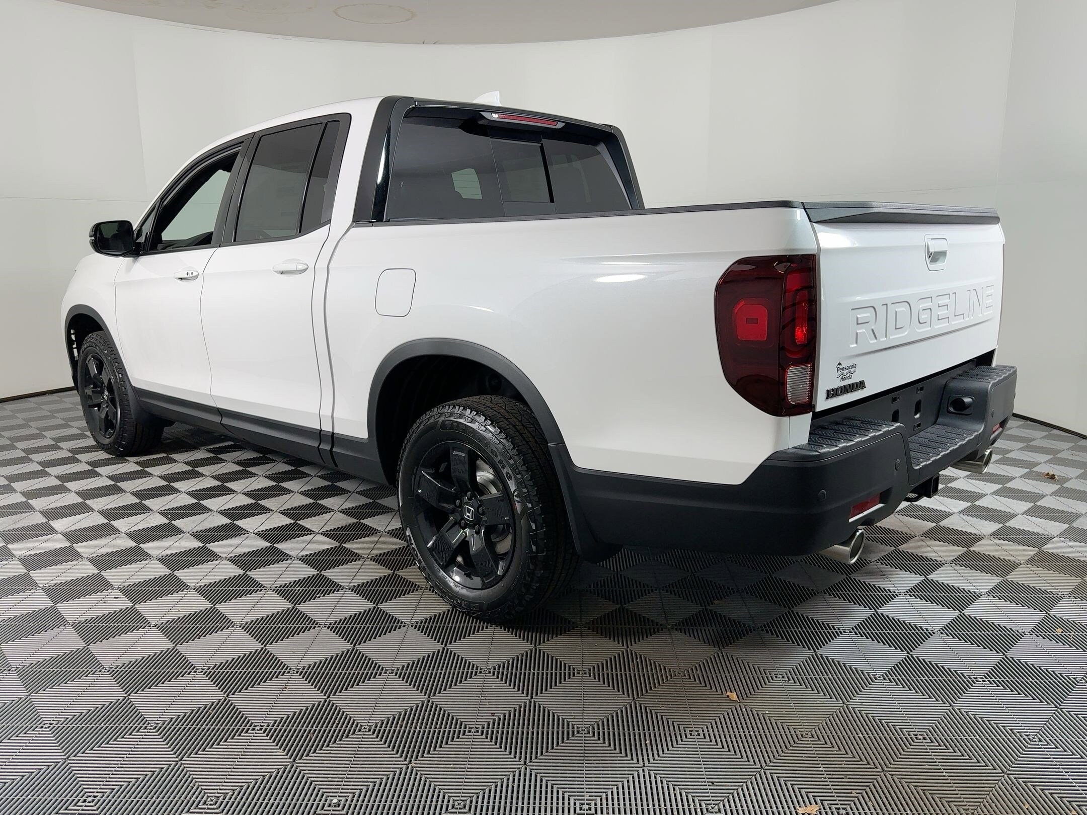 2026 Honda Ridgeline Black Edition photo 2