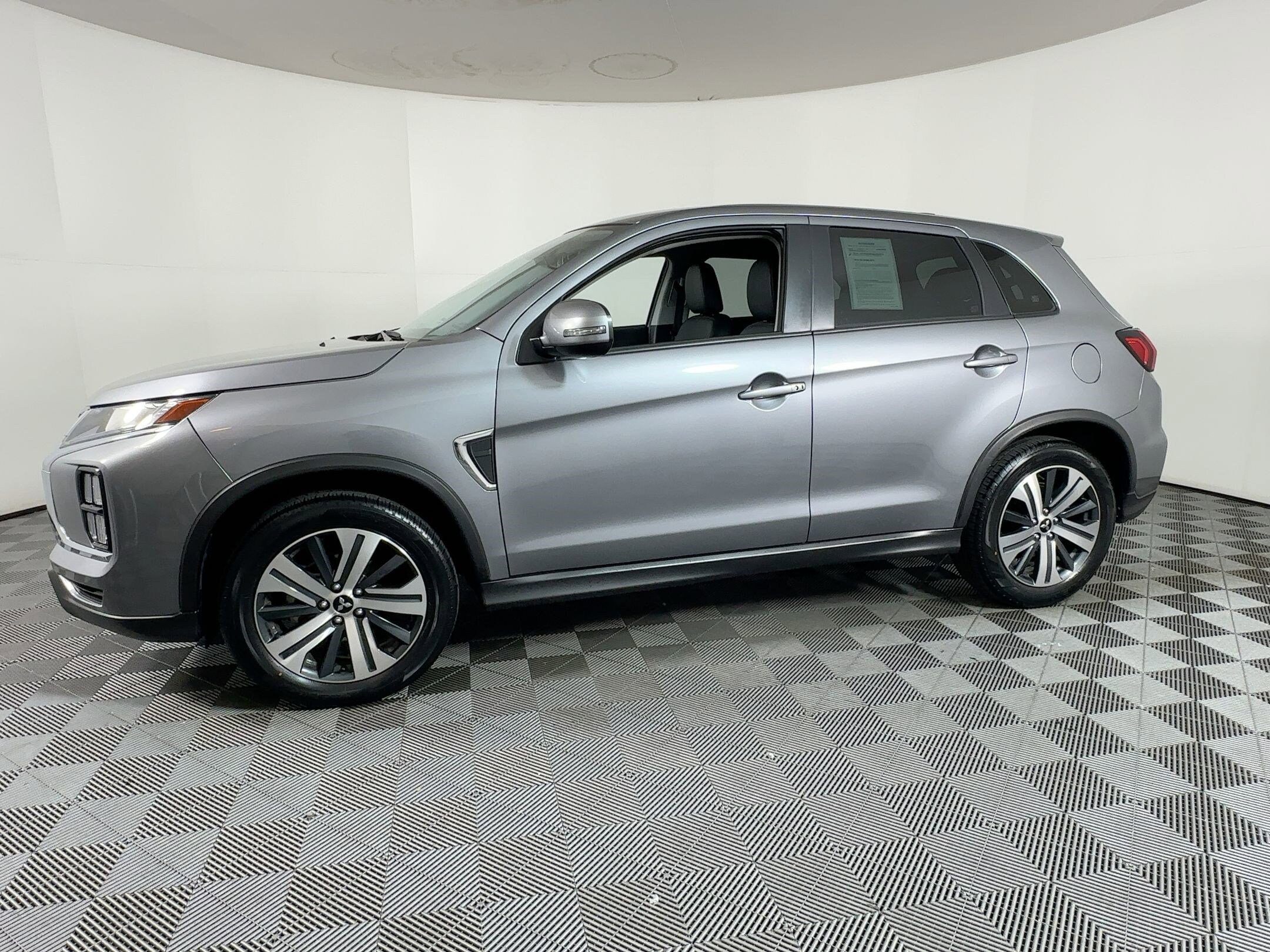 2024 Mitsubishi Outlander Sport ES LE SE photo 2