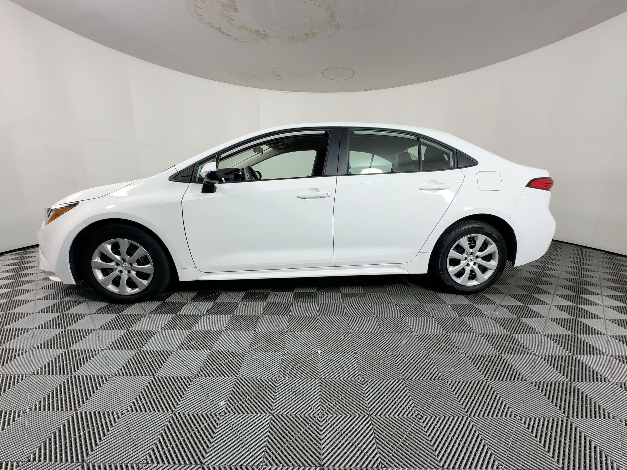 Used 2024 Toyota Corolla LE with VIN 5YFB4MDE2RP157610 for sale in Kansas City