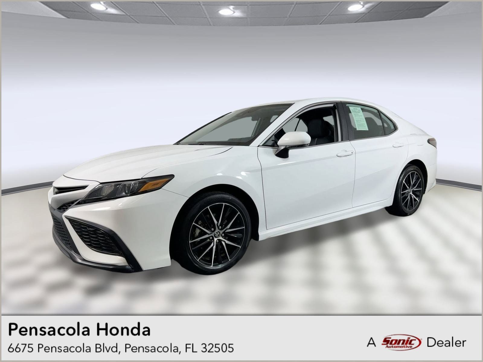 2024 Toyota Camry SE's photo