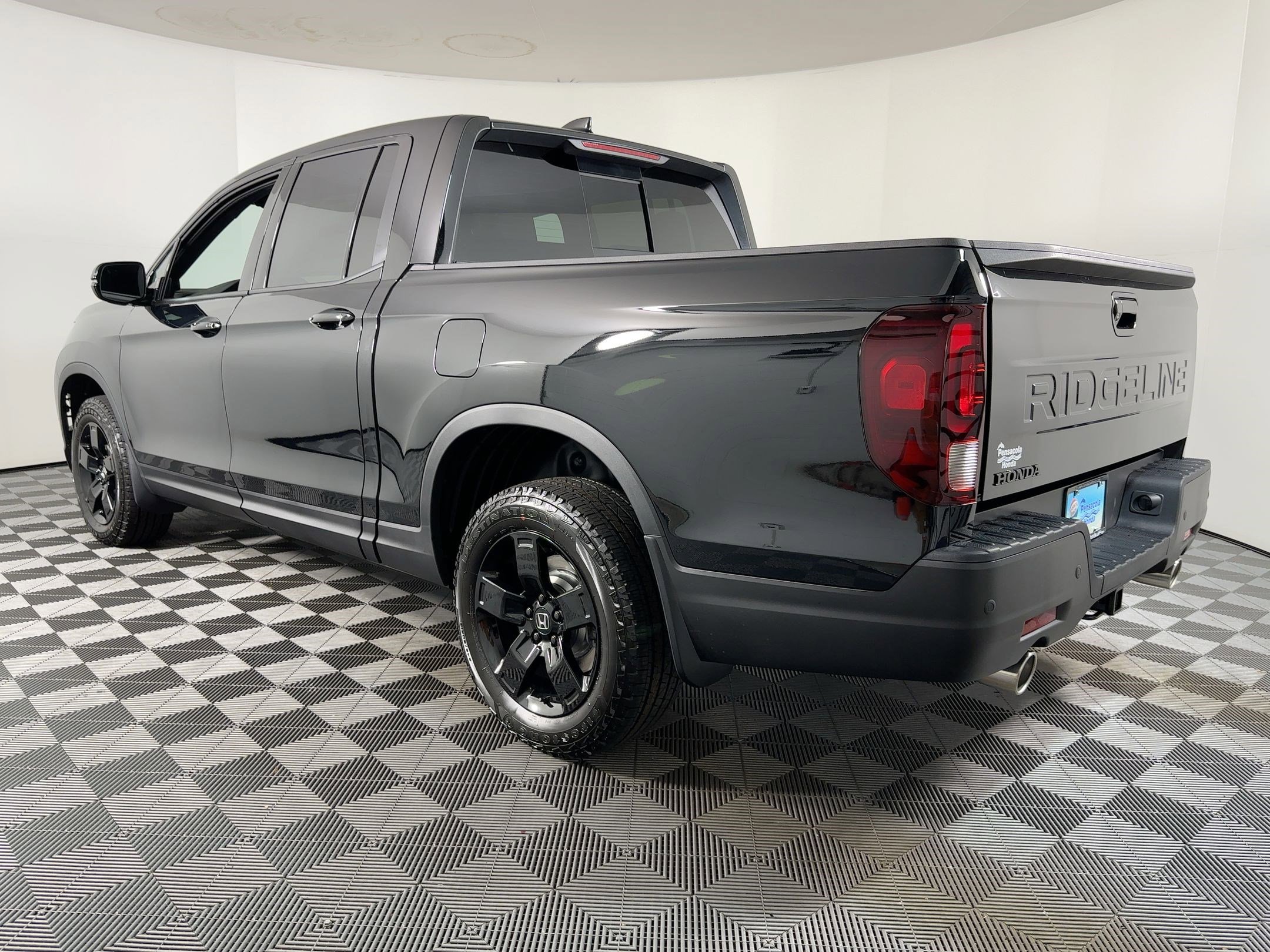 2026 Honda Ridgeline Black Edition photo 3