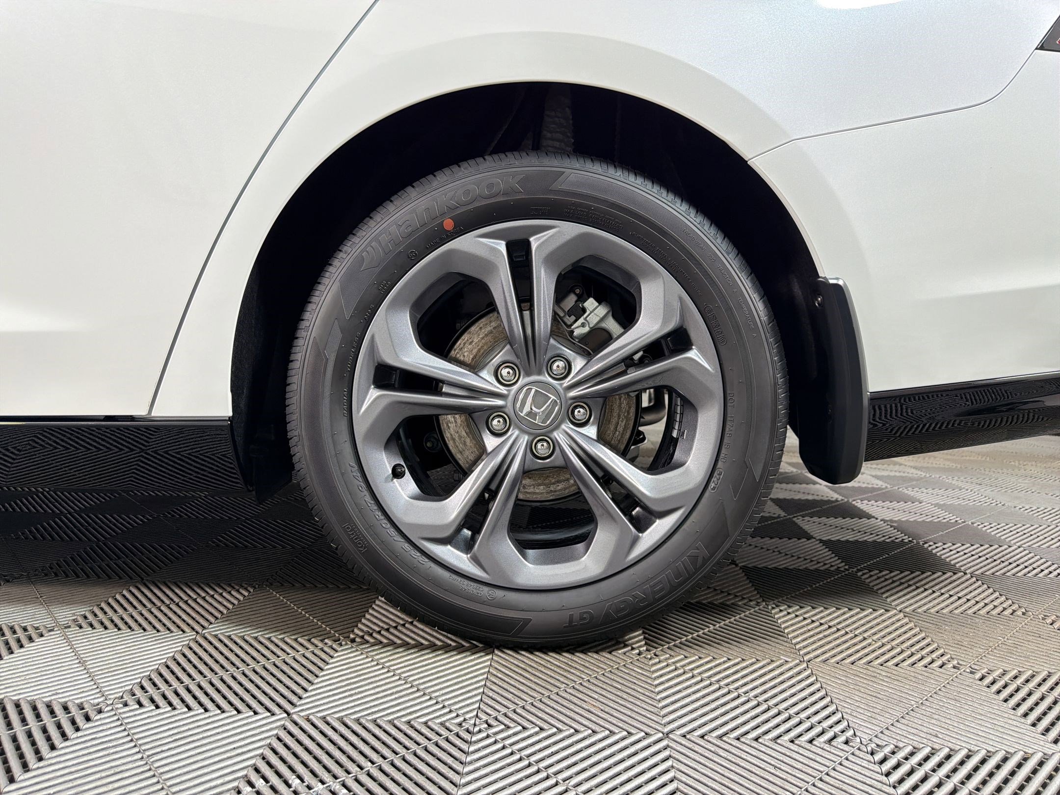 2026 Honda Accord Hybrid EX-L - Photo 9